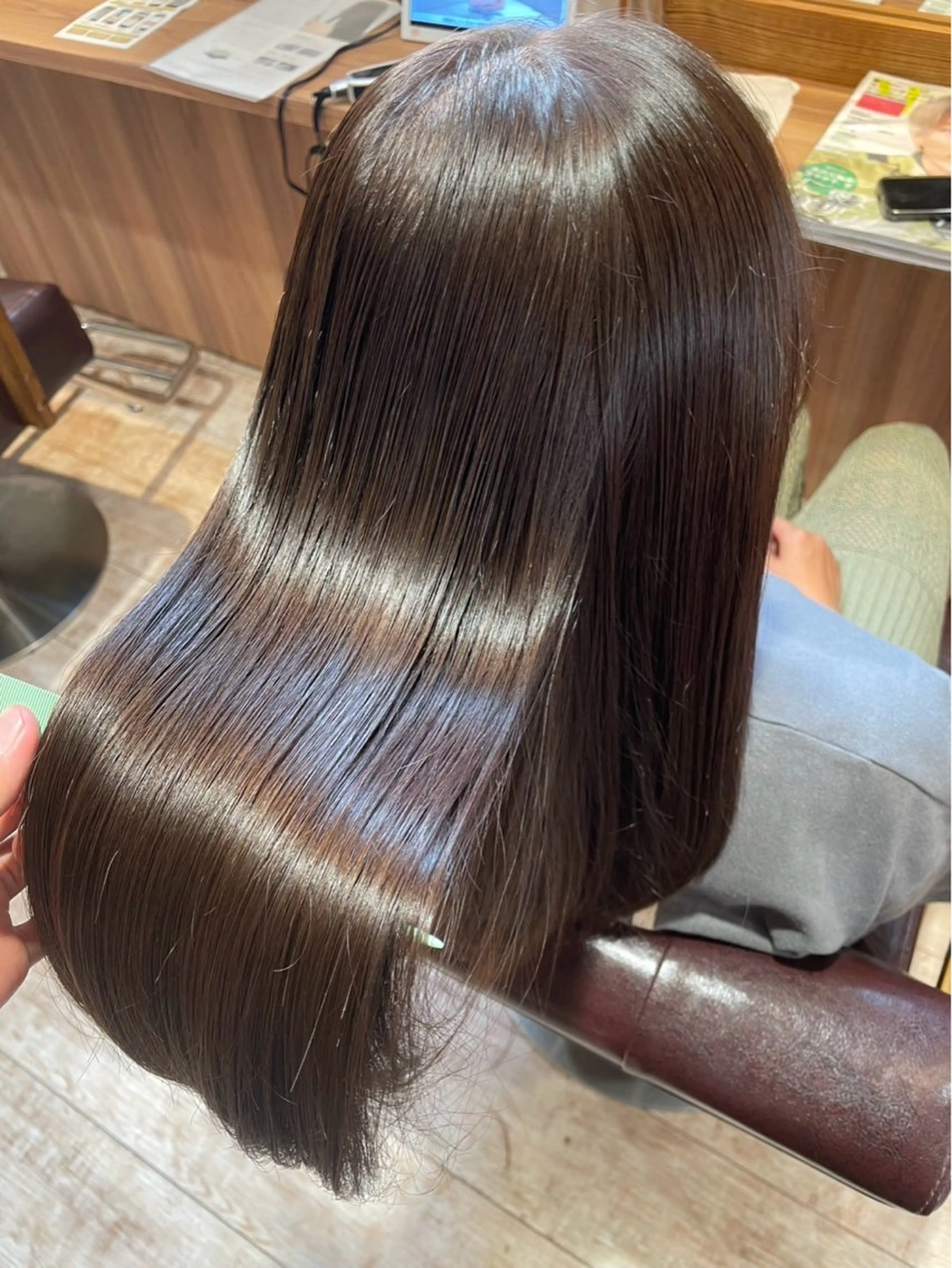 ロング 新岡 萌乃のヘアスタイル