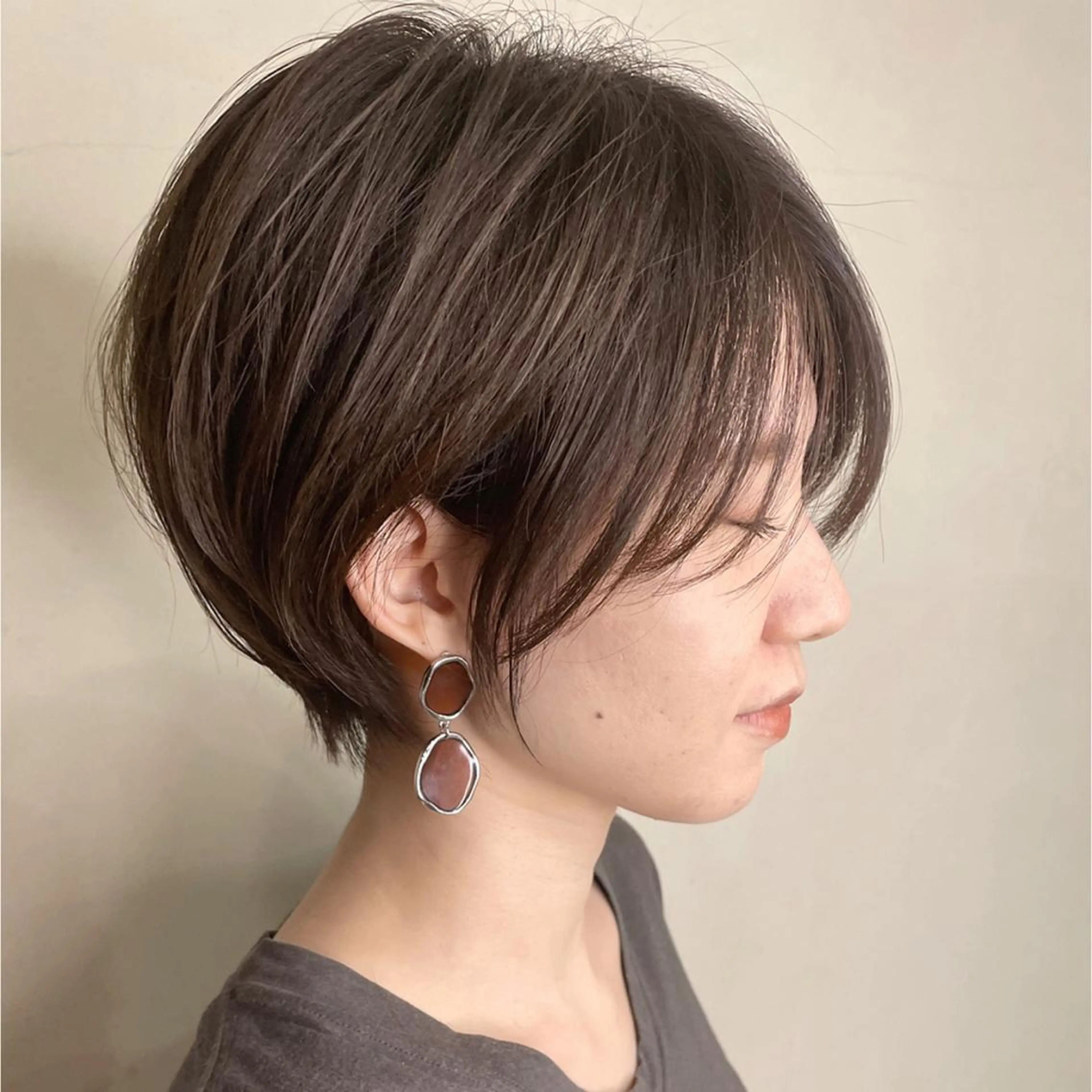 ショート カラー ショートボブ ハンサムショート 丸みショート デザインカラー ハイライトカラー ヘアカラー 京都大人女性ショート 徒歩1分/秋山のヘアスタイル