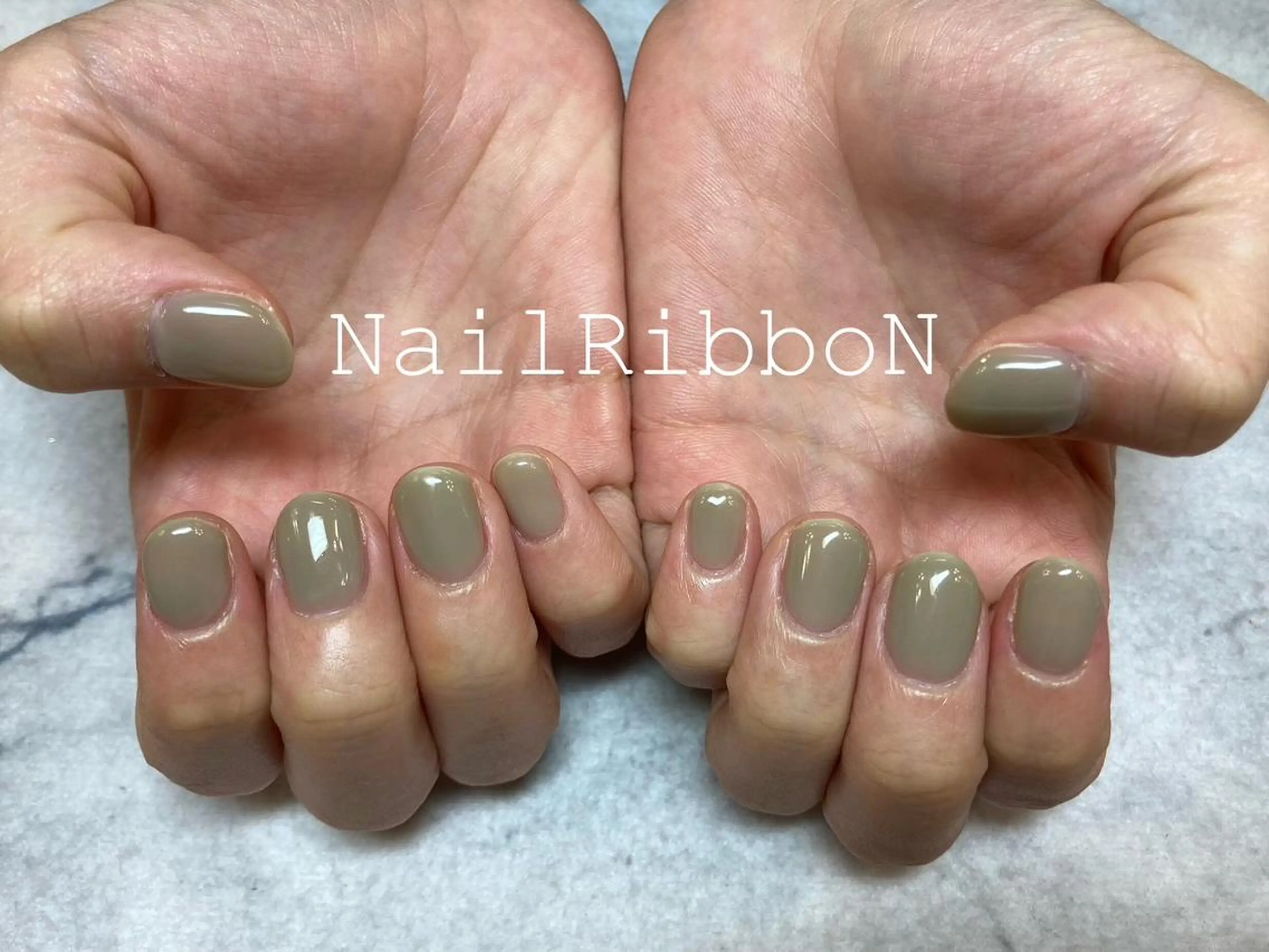ネイル ネイルリボン 受付スタッフのネイルデザイン