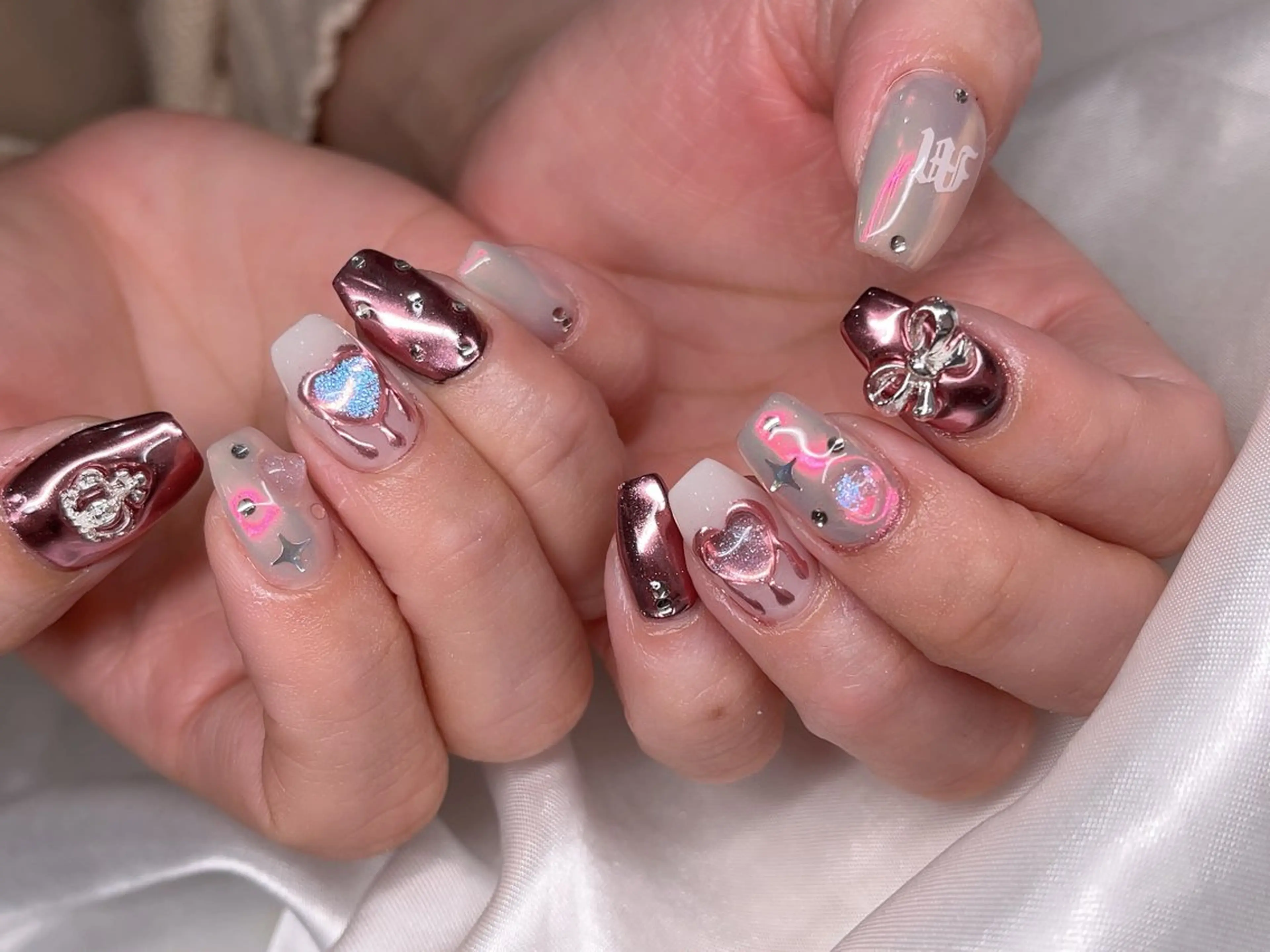 ネイル 氷ネイル・うるうるネイル ミラーネイル ハンドネイル 悦田joieange 京橋店のネイルデザイン