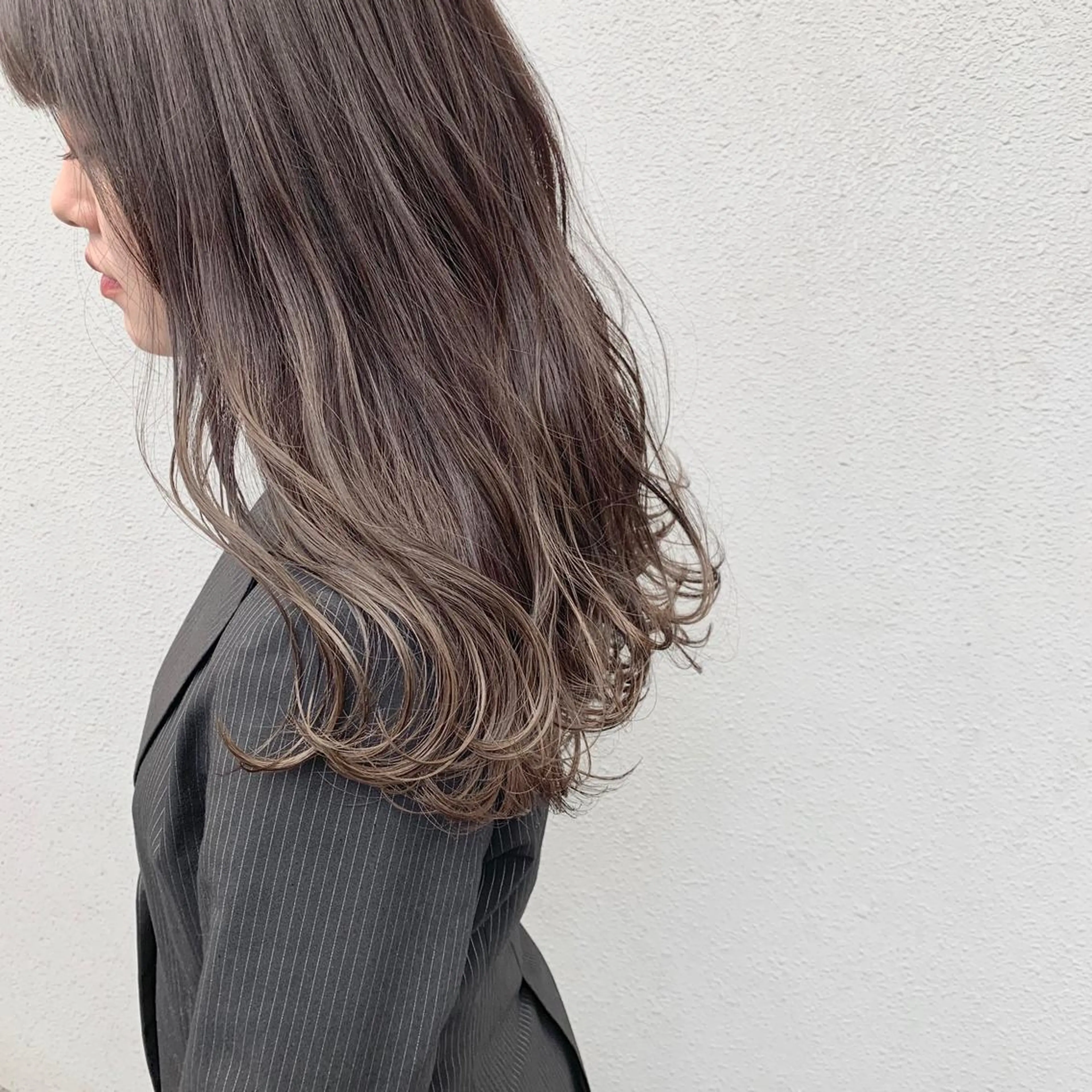 ミディアム カラー ヤスドミ ケイスケのヘアスタイル