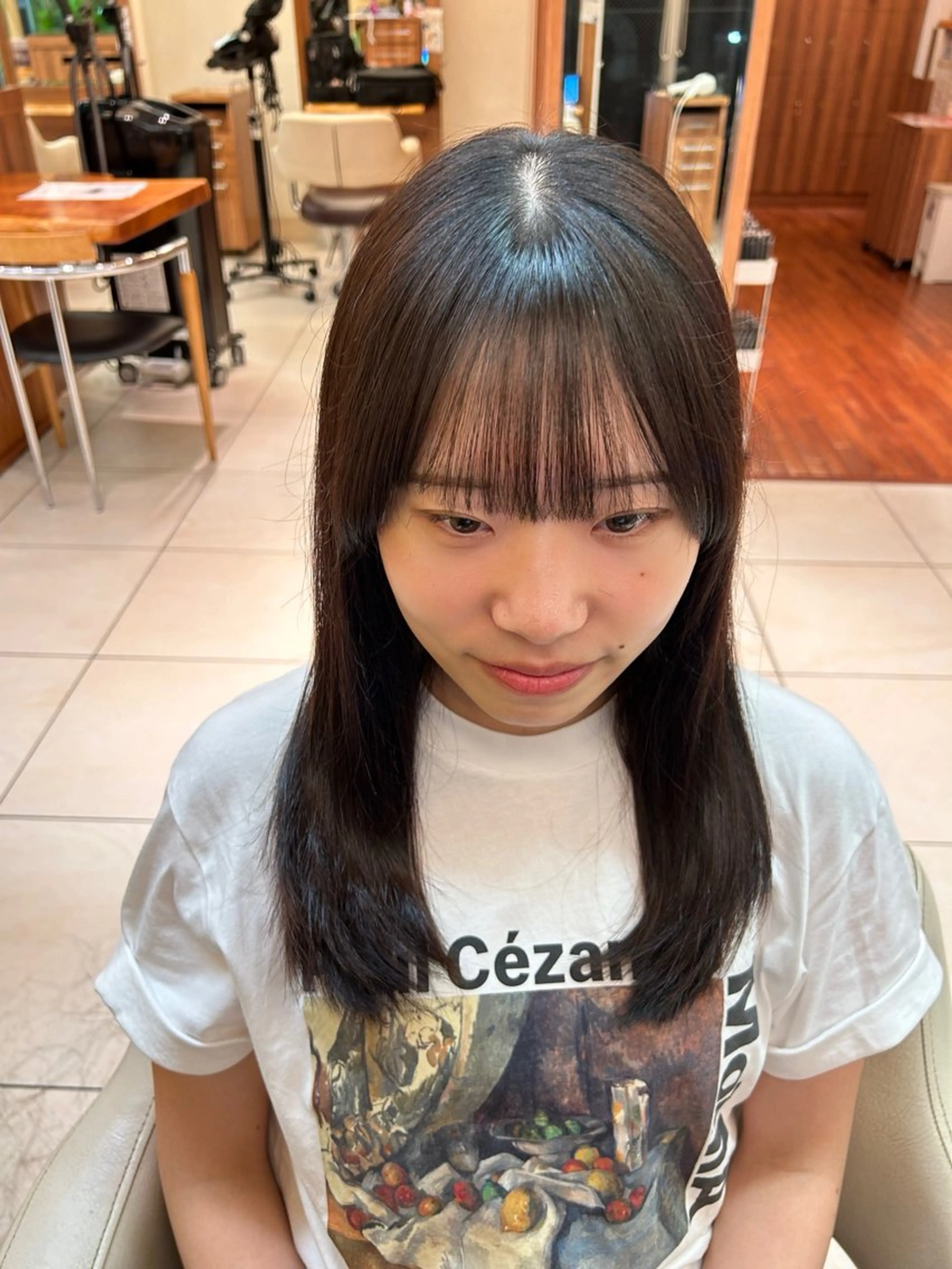 セミロング 三瓶 公子のヘアスタイル
