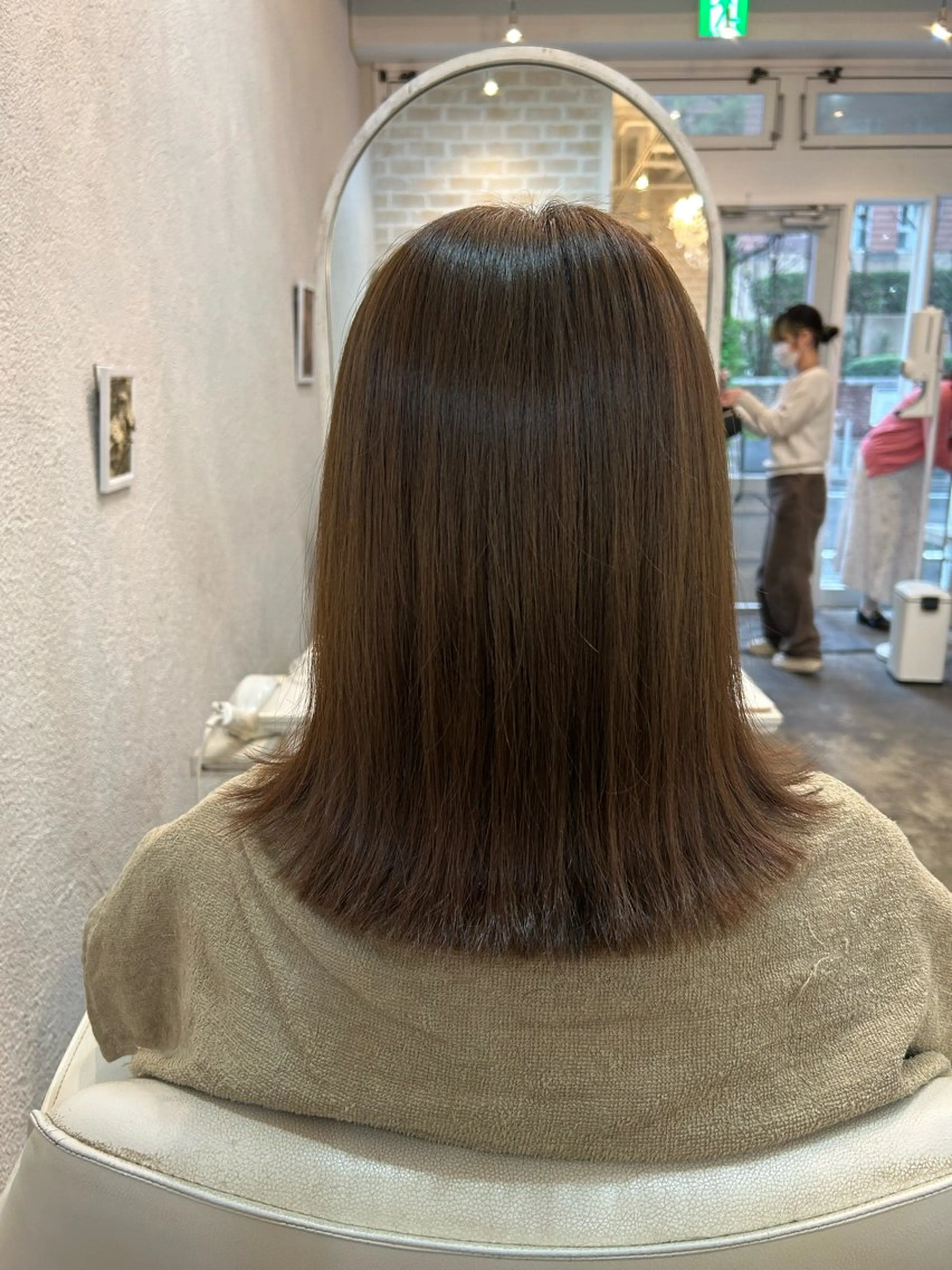 ミディアム カラー ベージュカラー 小磯 維織のヘアスタイル