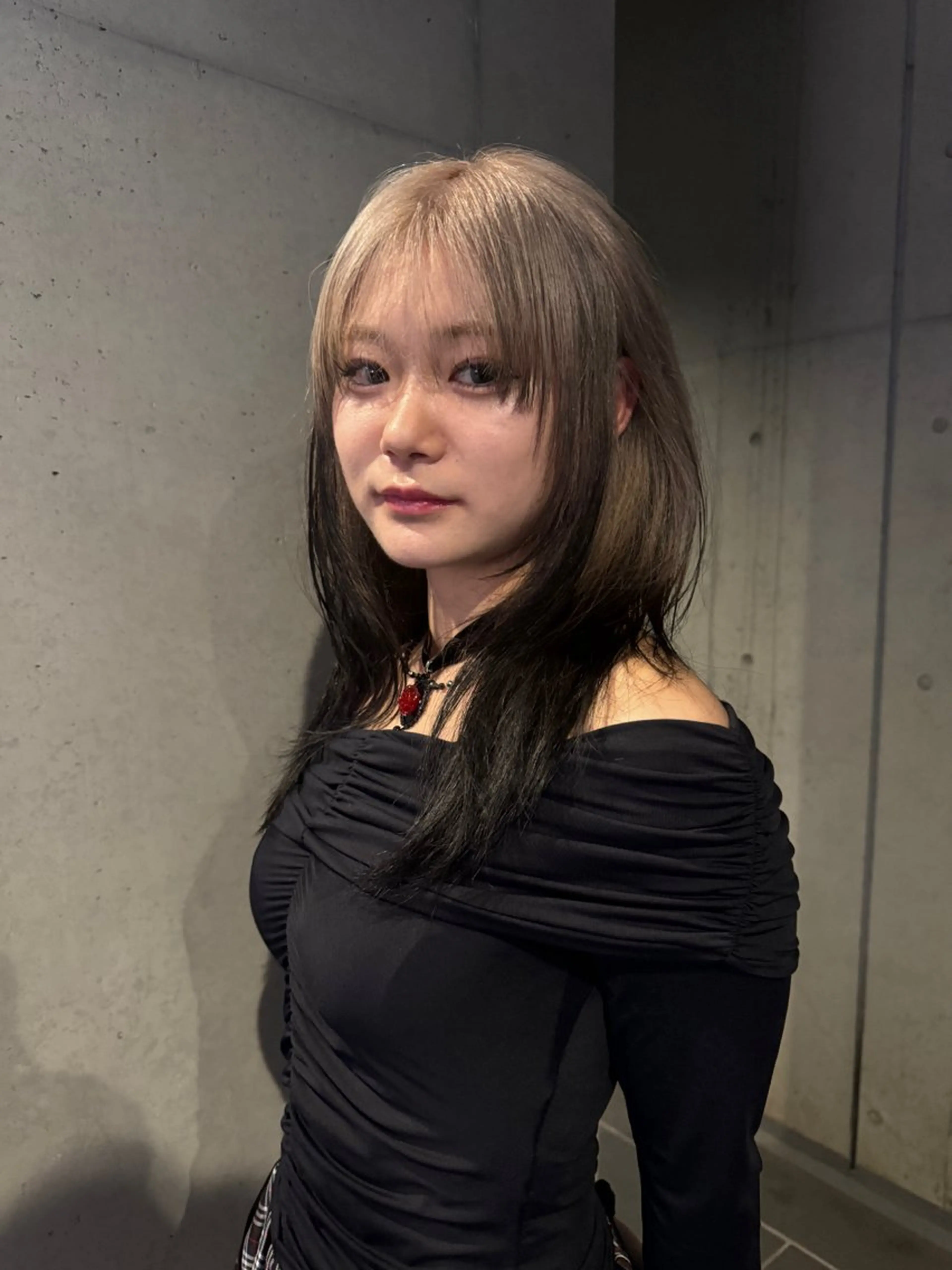 ロング カラー だいち/ブリーチ/ レイヤーカットのヘアスタイル