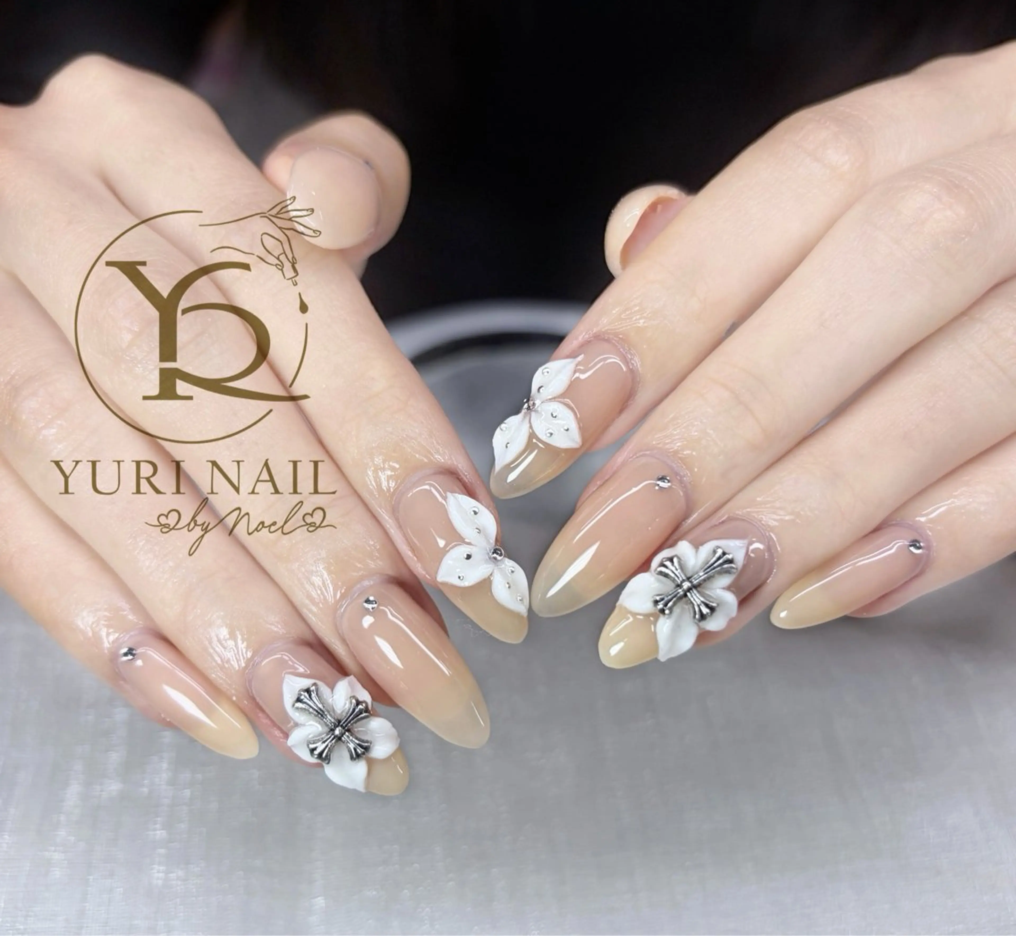 ネイル ハンドネイル フットネイル ハンドケア YURI Nail NARITAのネイルデザイン
