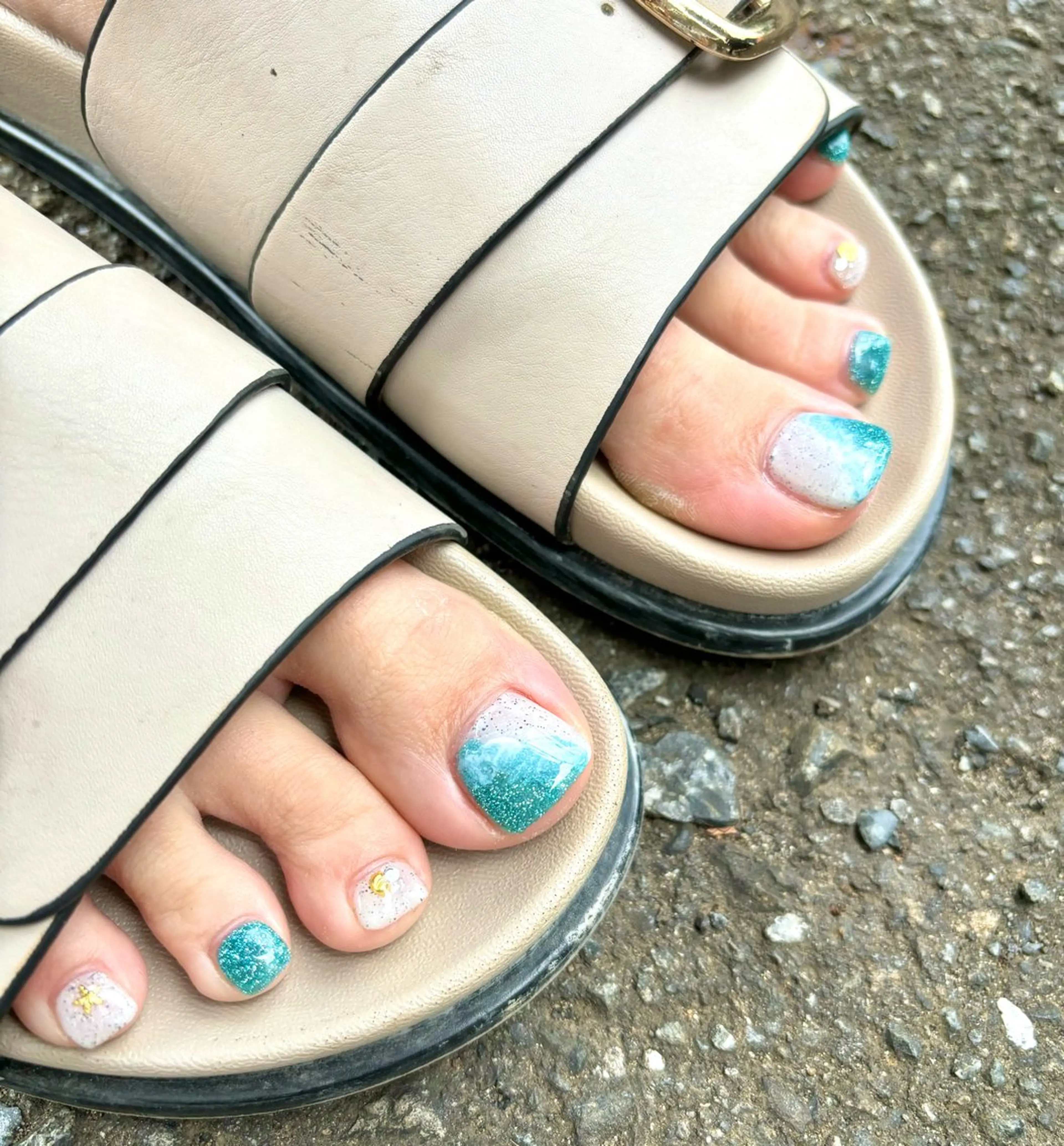 ネイル フラッシュネイル フットネイル 夏ネイル LUANA n'sのネイルデザイン