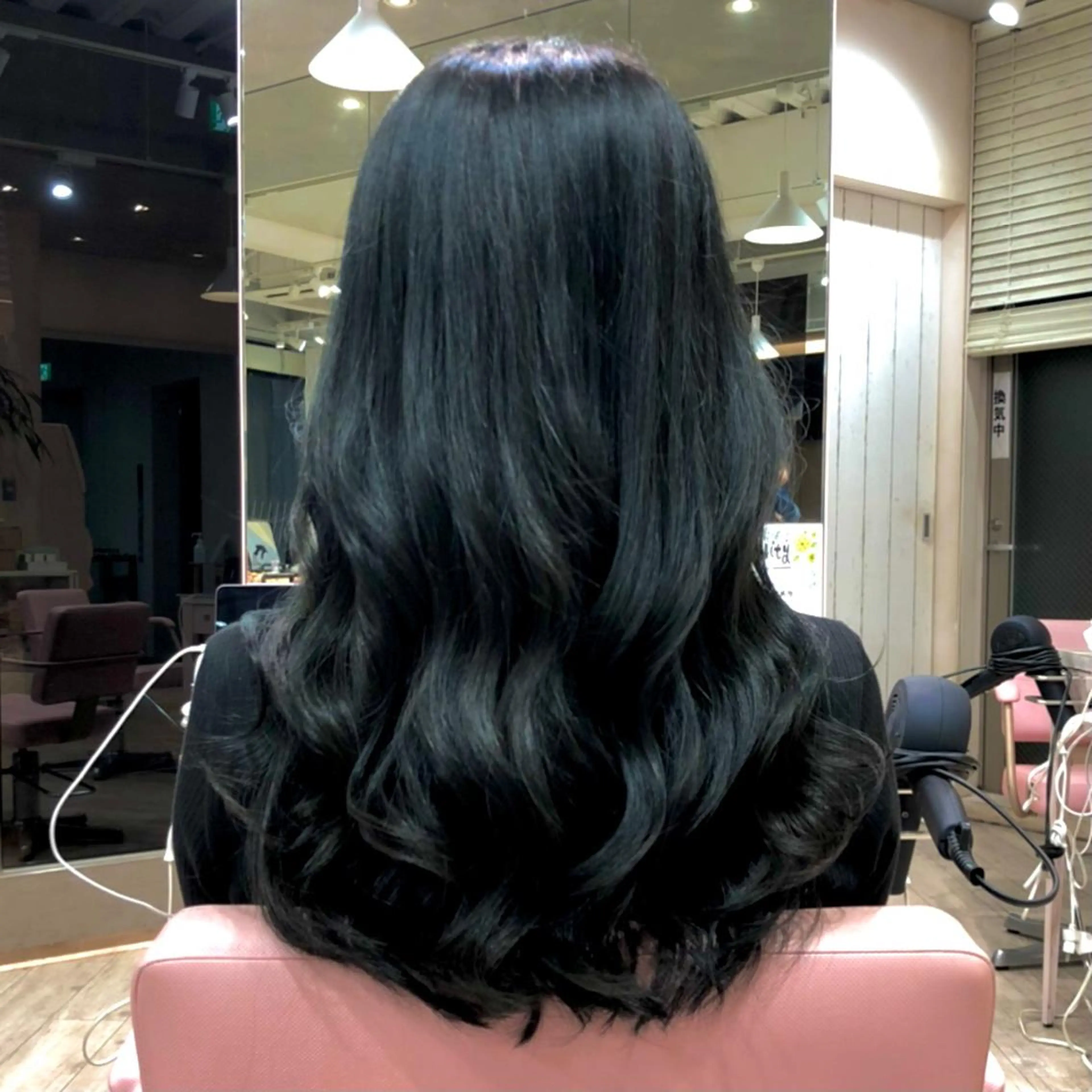 ロング カラー 黒髪 ブルーカラー ブルーブラック 韓国風ヘア モテ髪×トレンド💕 小顔レイヤー 金井のヘアスタイル