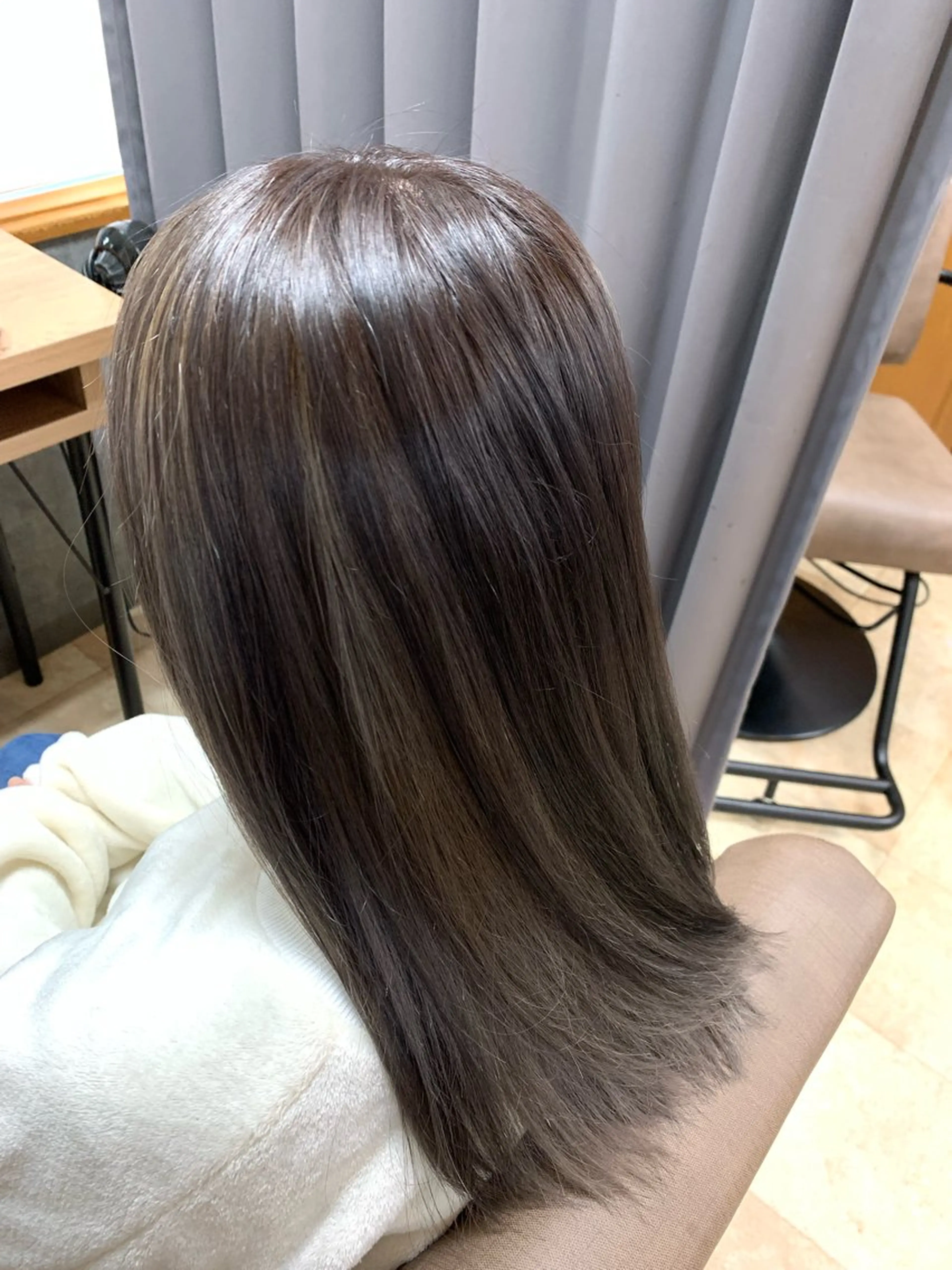 カラー 赤坂 有季のヘアスタイル