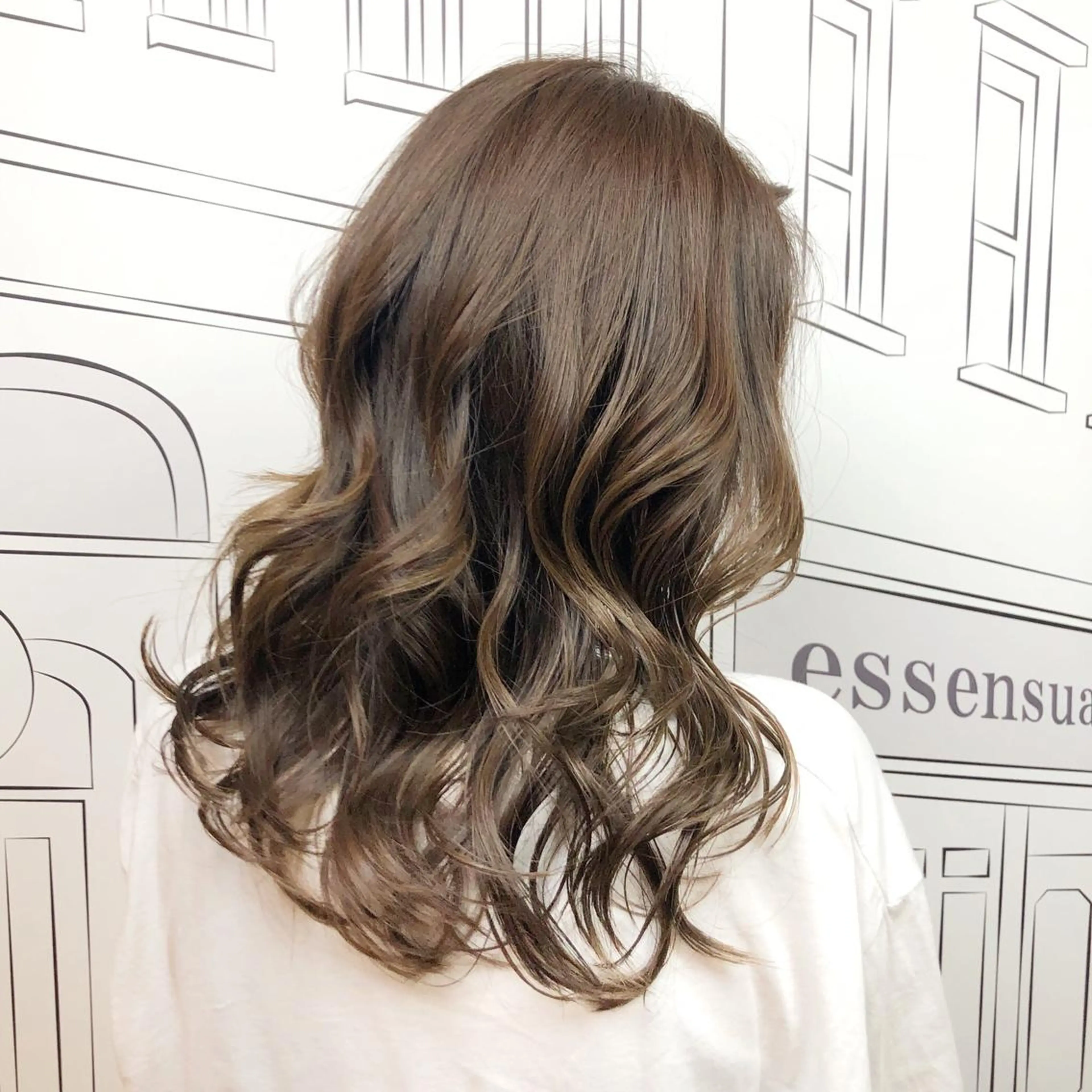 ミディアム カラー ベージュカラー 透明感カラー イルミナカラー TOMOKA 艶髪/透明感カラーのヘアスタイル