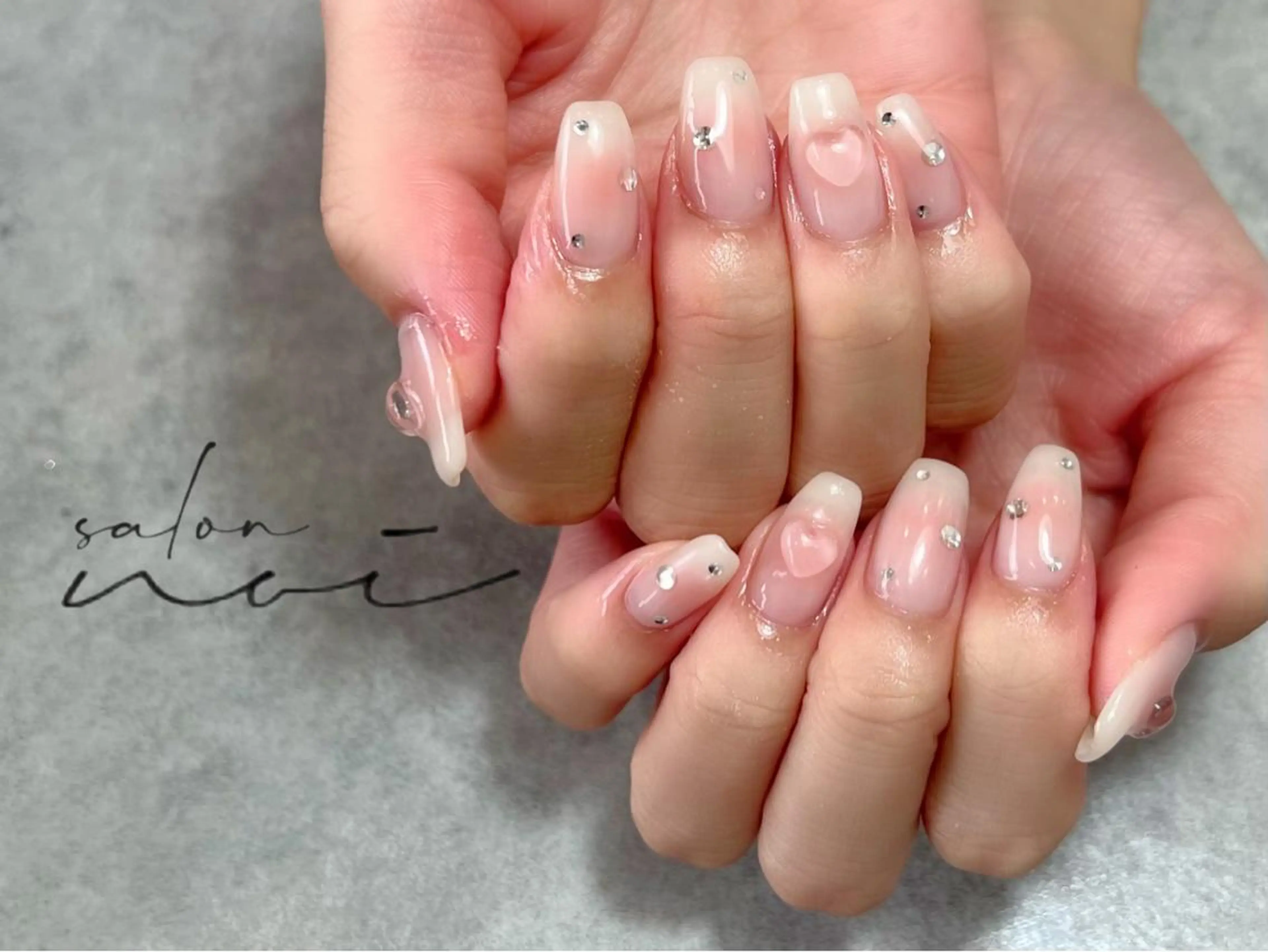 ネイル チークネイル ハート ぷっくりネイル ハンドネイル salon noi所属・salon noiのネイルデザイン