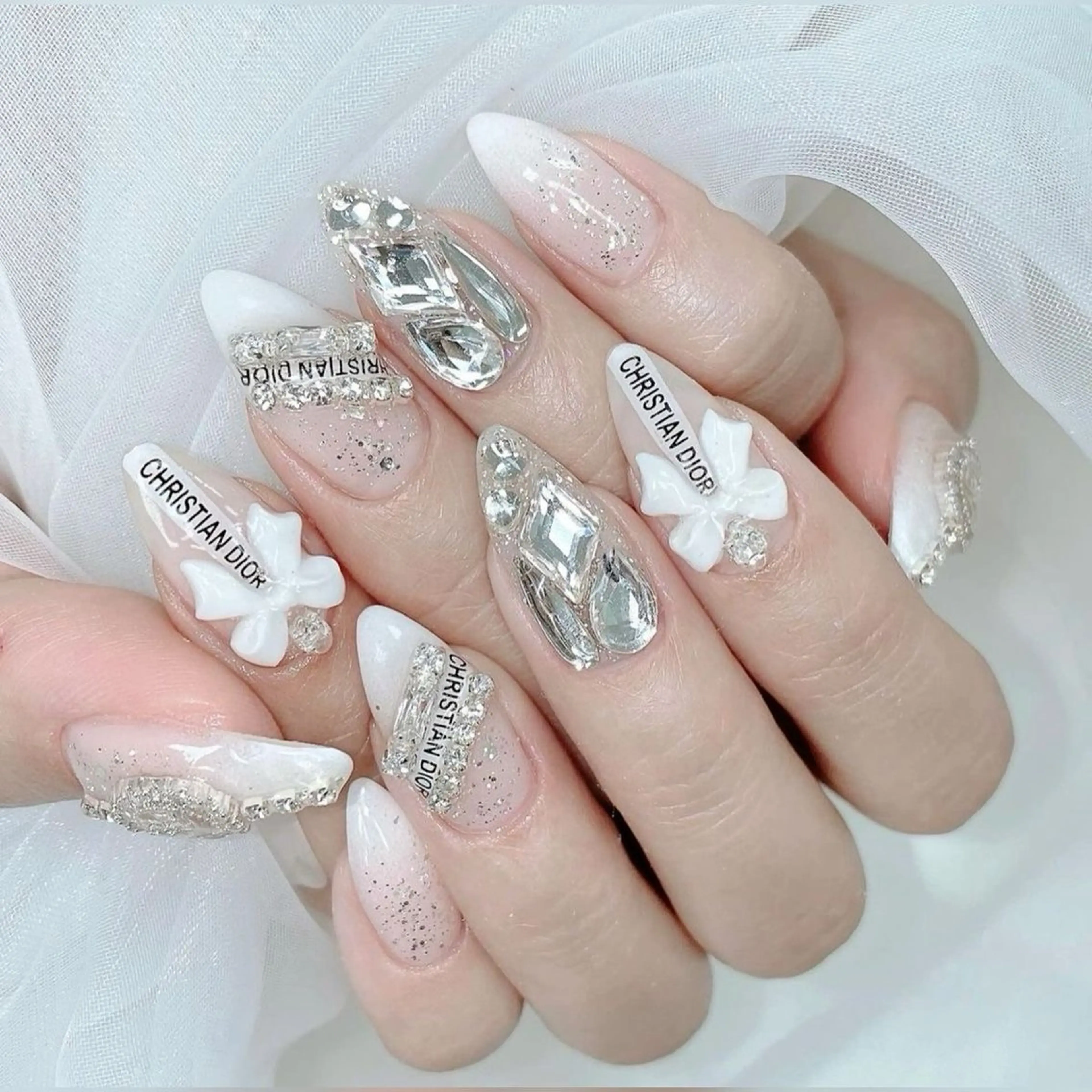 カラー グラデーションカラー ピンクカラー ハンドネイル AIN Nailのネイルデザイン