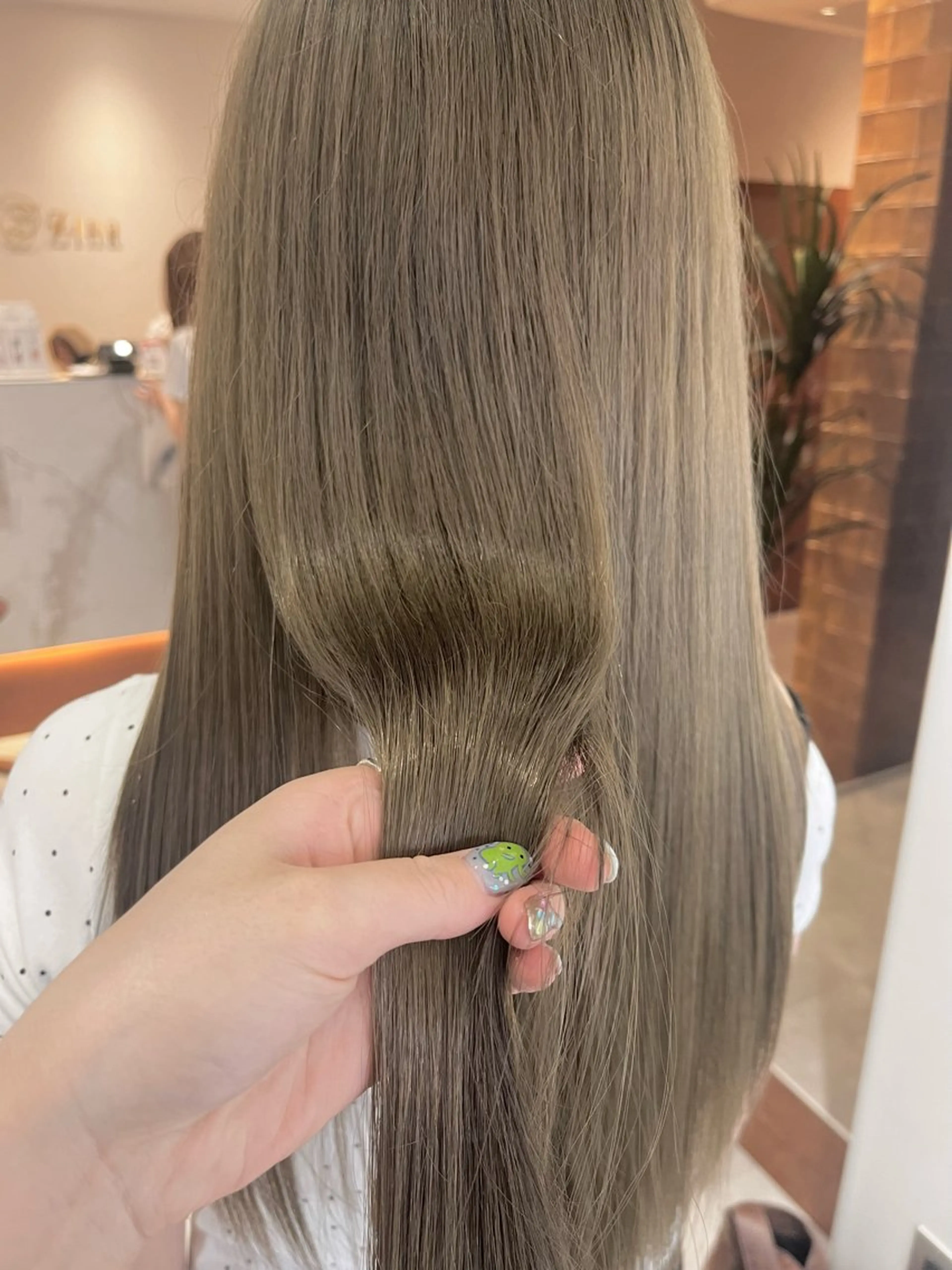 ロング カラー ベージュカラー ブリーチ ミルクティーベージュ ヘアカラー トリートメント レイヤー🩵透明感 ೀユイ🌙のヘアスタイル