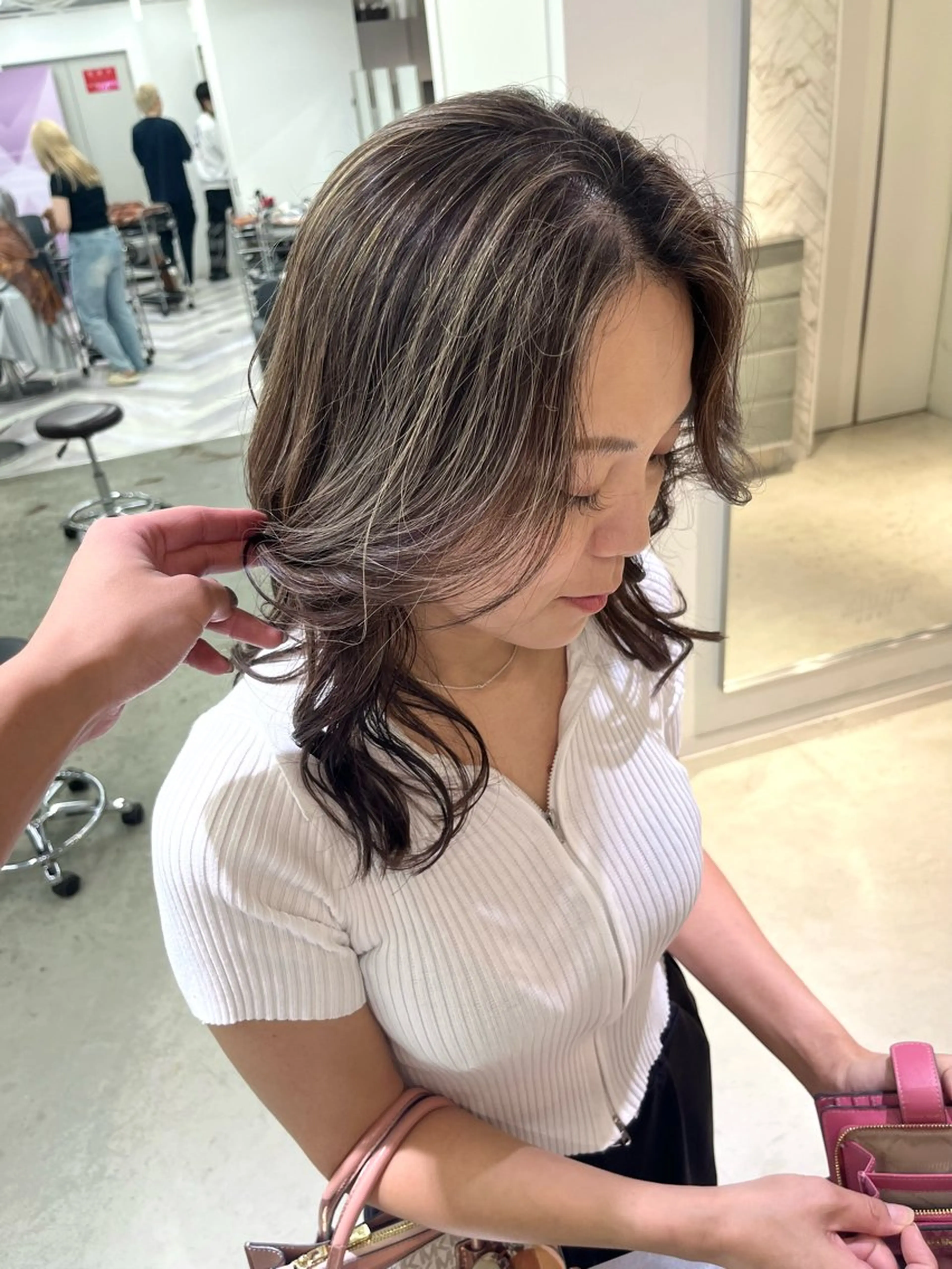 セミロング ハイライト ヘアカラー トリートメント 💎夏葵 ハイライト /デザイン指名No1のヘアスタイル