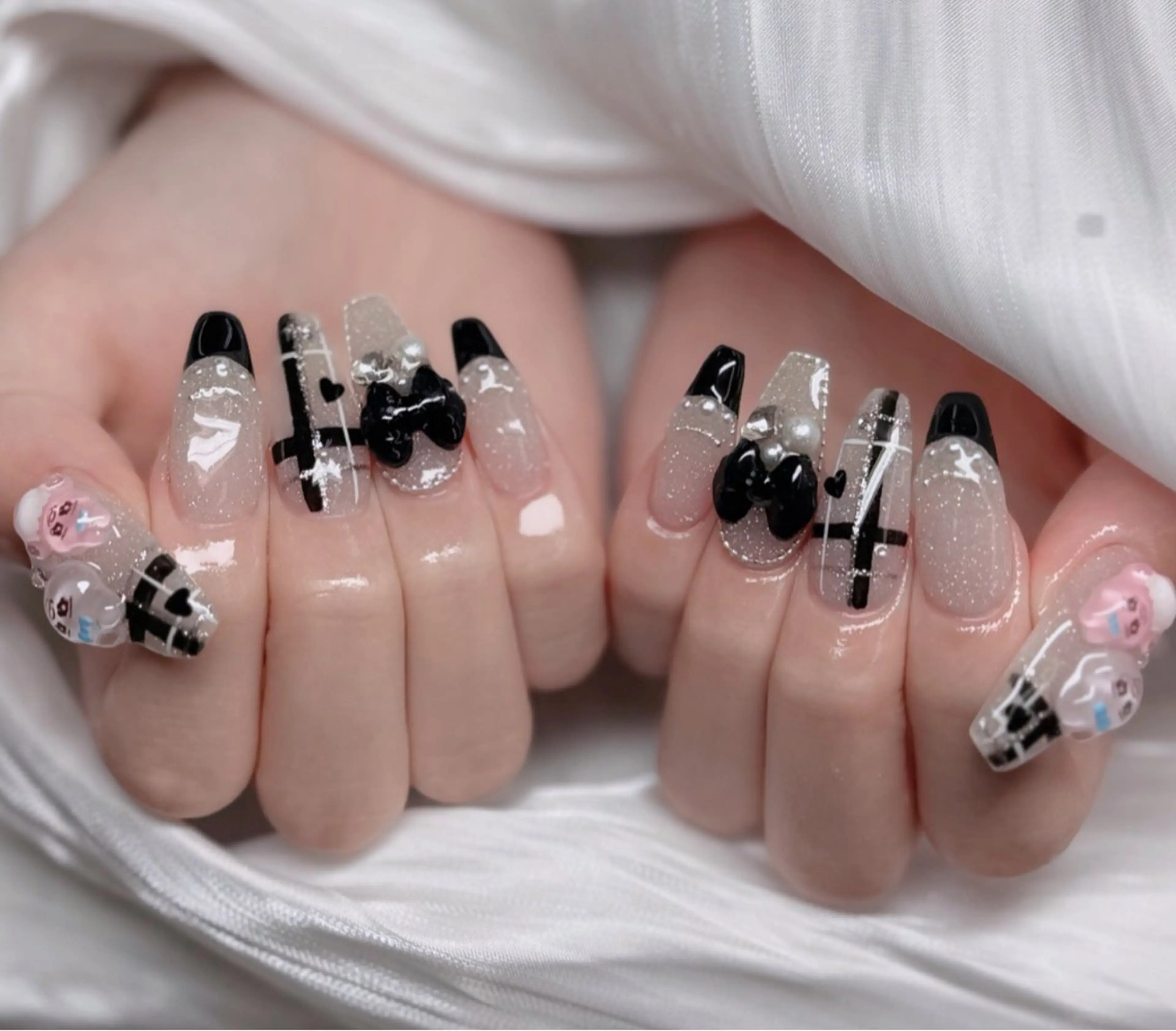 ネイル オーロラネイル フレンチネイル ジェルネイル ハロウィン キラキラネイル H.baby Nail Salonのネイルデザイン