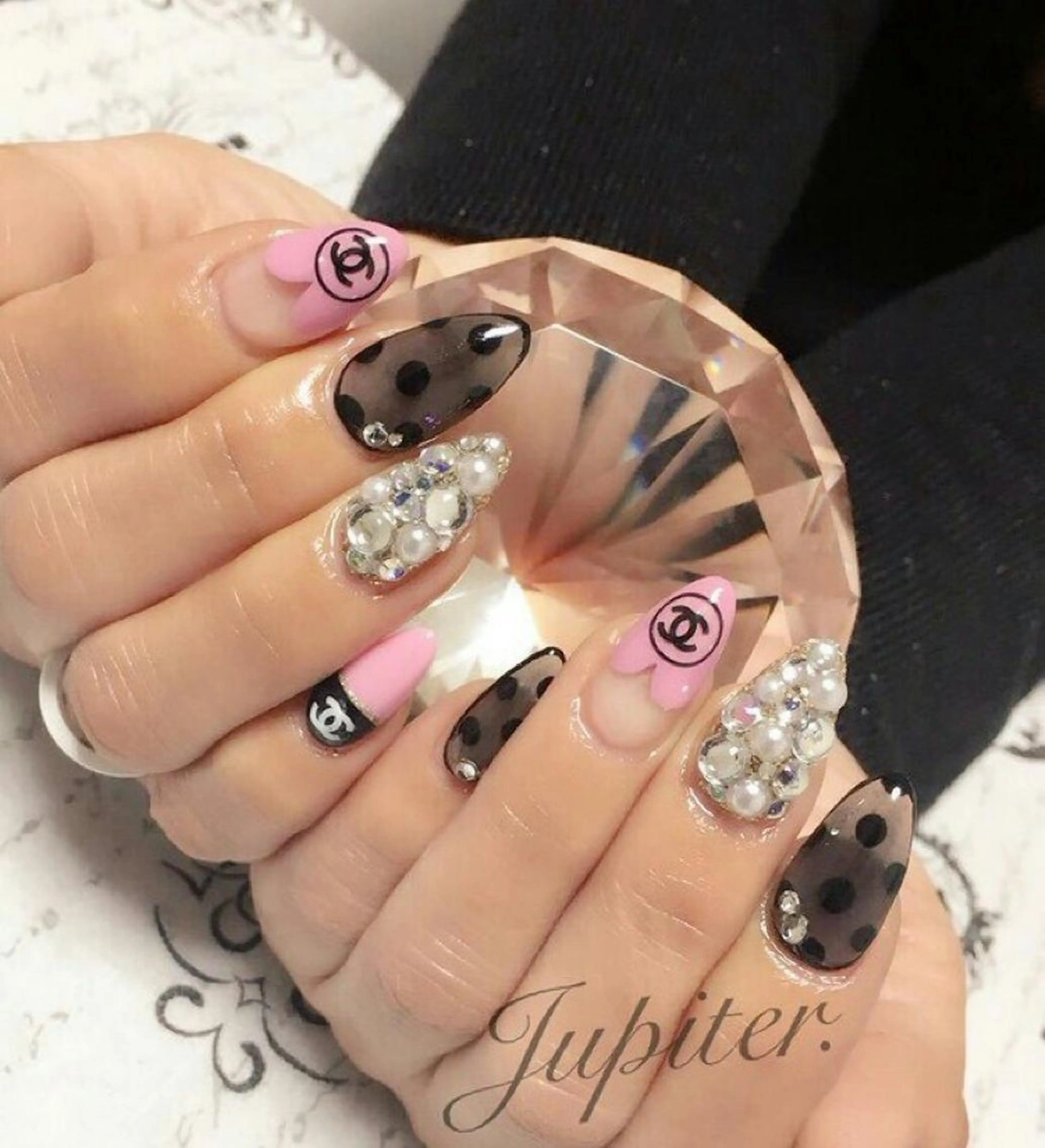 ネイル フレンチネイル ハート ストーンネイル PrivateSalon Jupiter所属・Jupiter .のネイルデザイン