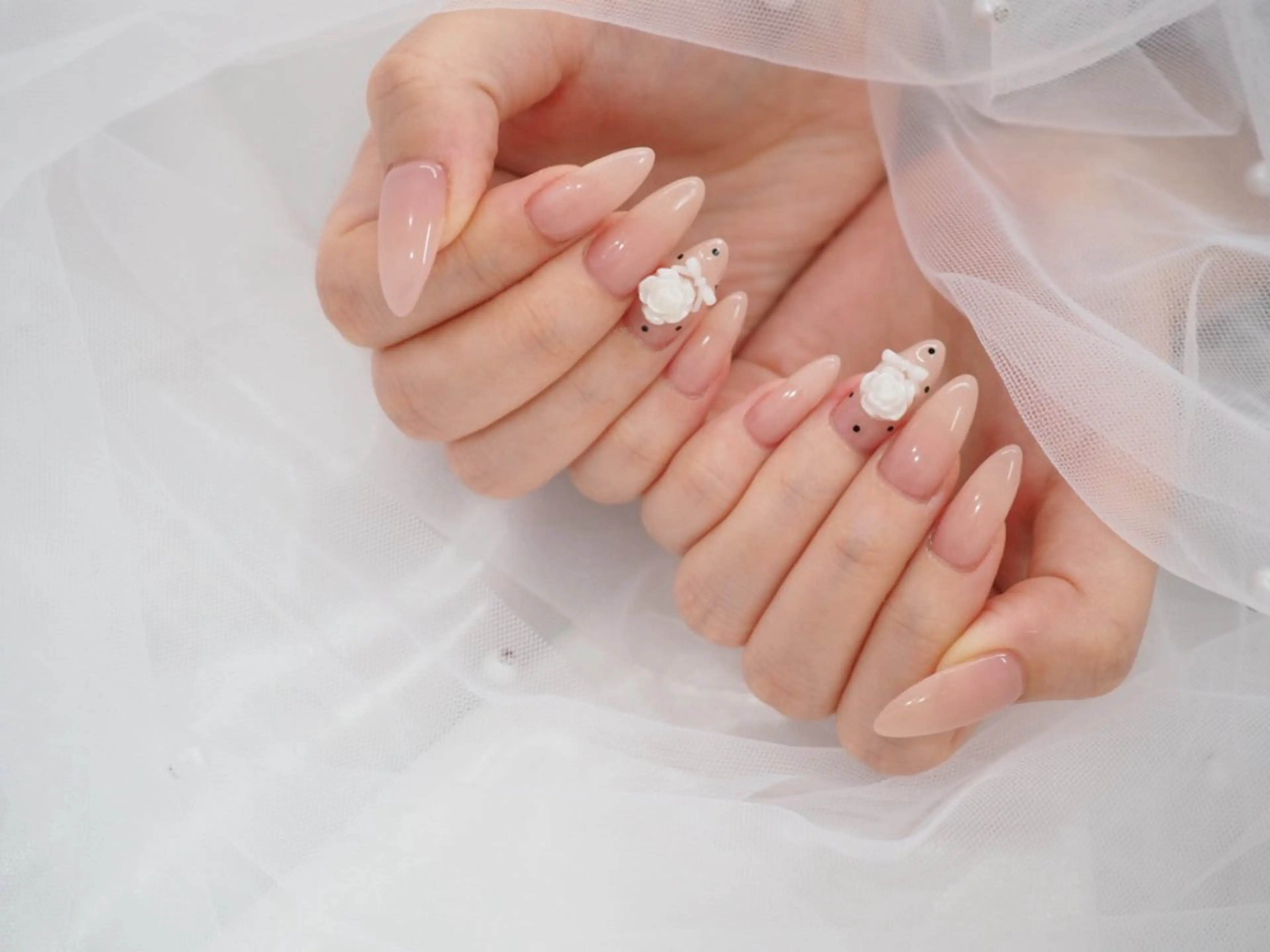 ミディアム 魚谷 日菜のネイルデザイン