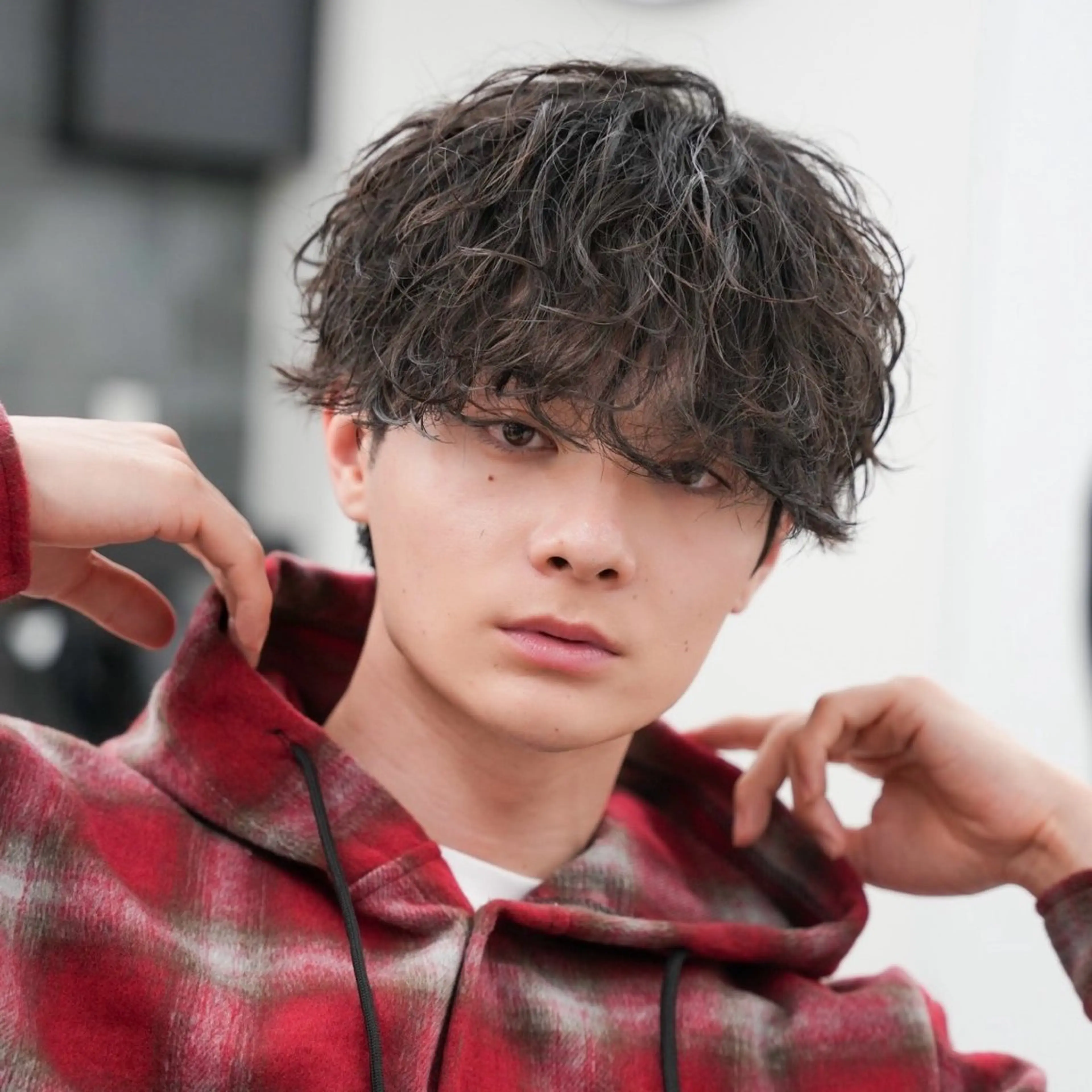 ショート カラー パーマ メンズ マッシュ カット パーマ 🔥メンズ極🔥韓国 シャドウ/波巻き柿崎のヘアスタイル