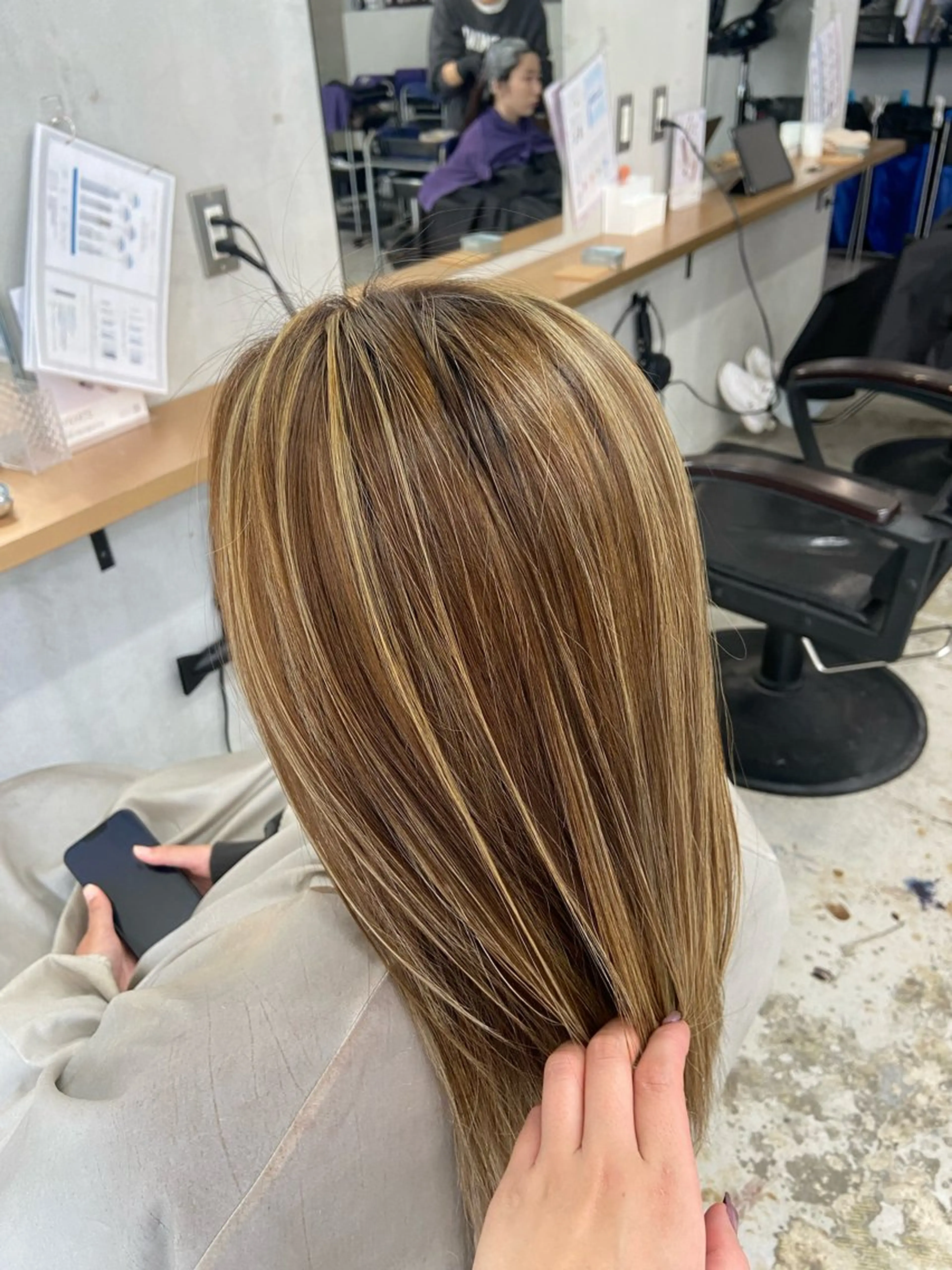 ロング カラー ハイライトカラー ハイライト 酸性ストレート ヘアカラー 安住 日花のヘアスタイル