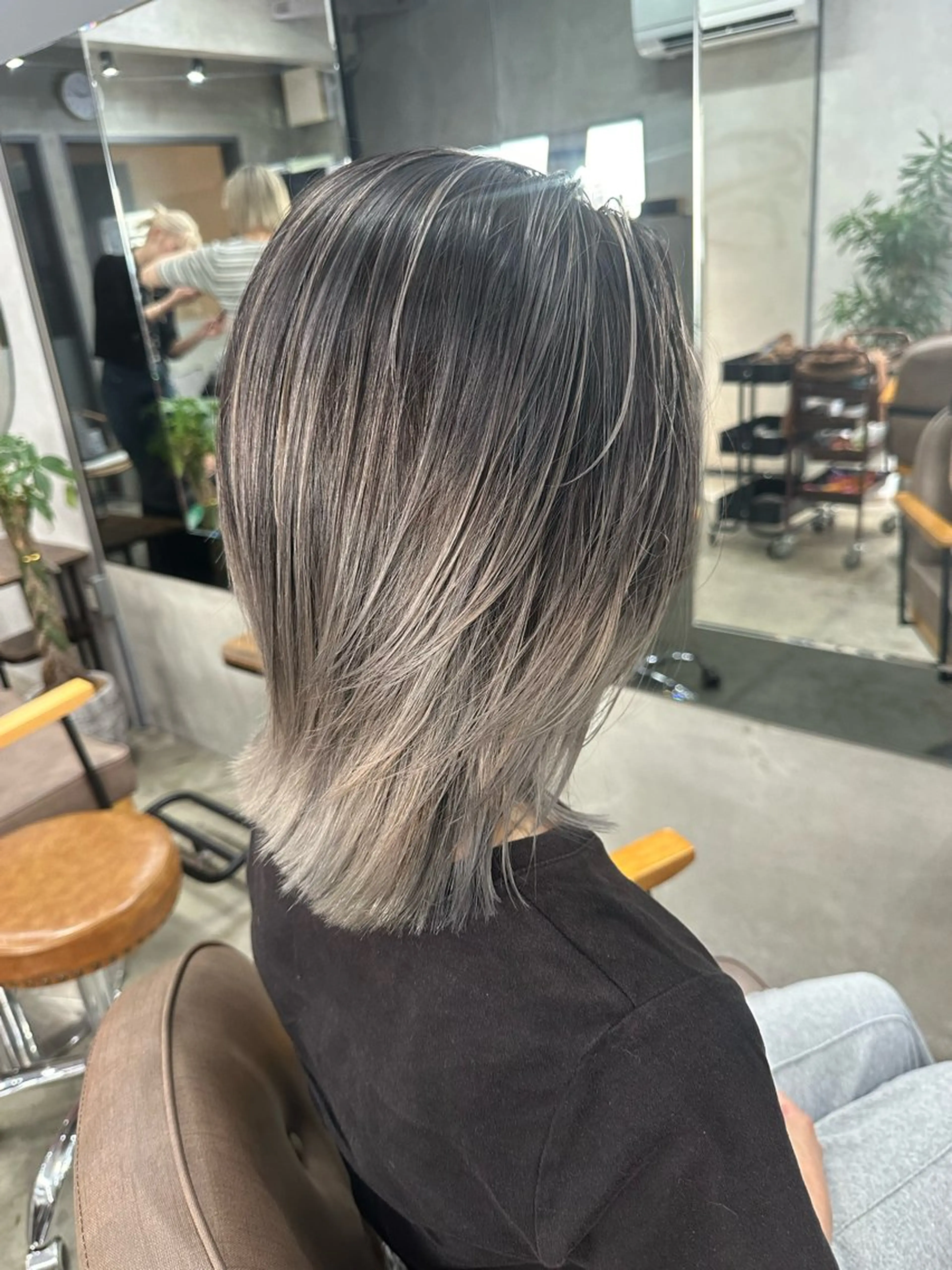 ミディアム カラー バレイヤージュ レイヤーカット カット ヘアカラー トリートメント AiM エイム　韓国レイヤーのヘアスタイル