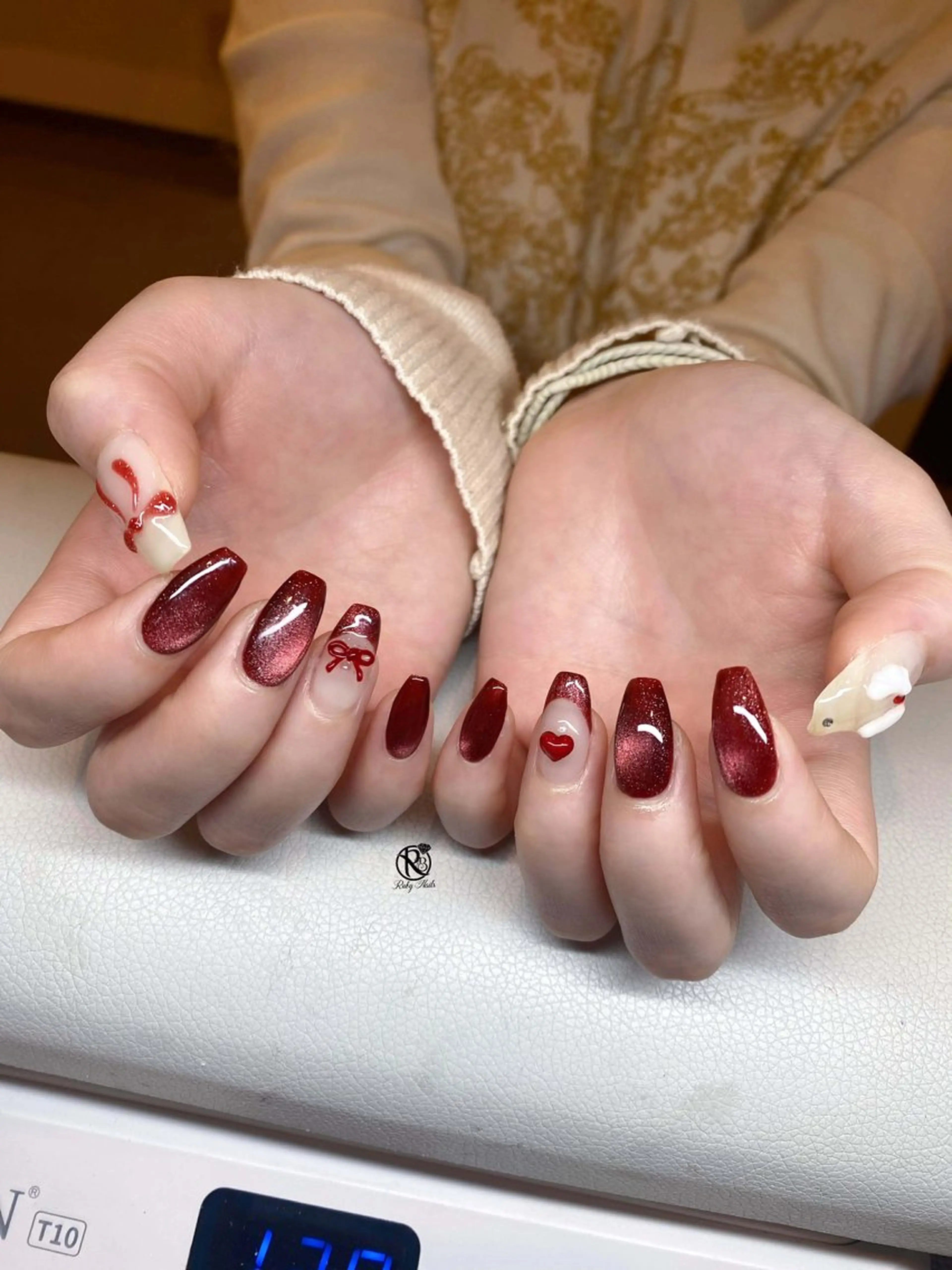 ネイル ボルドー ブラウン チークネイル ドット フットネイル ハンドネイル Ruby Nail 霞ヶ関店のネイルデザイン