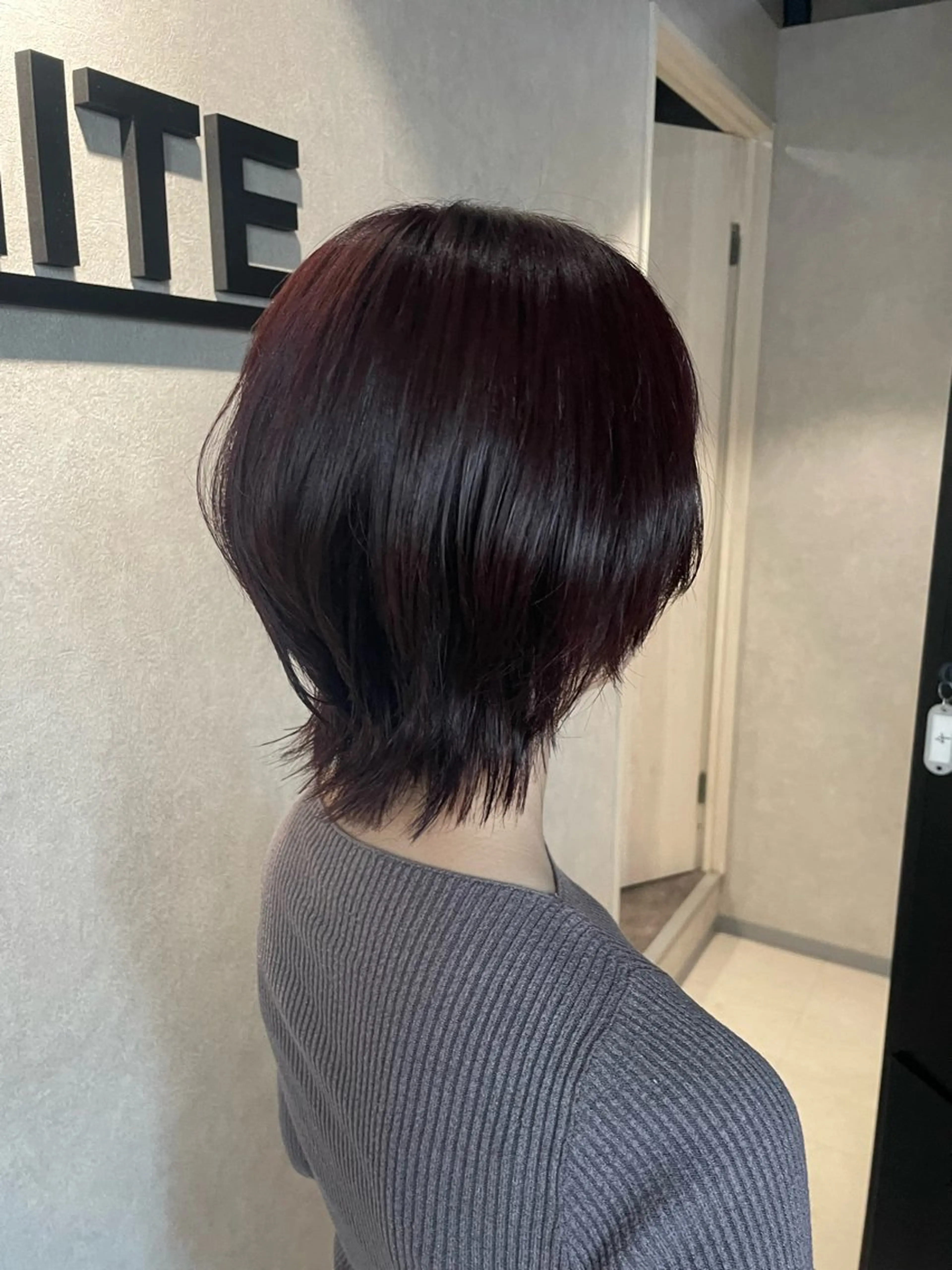 ショート ウルフカット カット ヘアカラー _WHITE 佐伯 碧のヘアスタイル