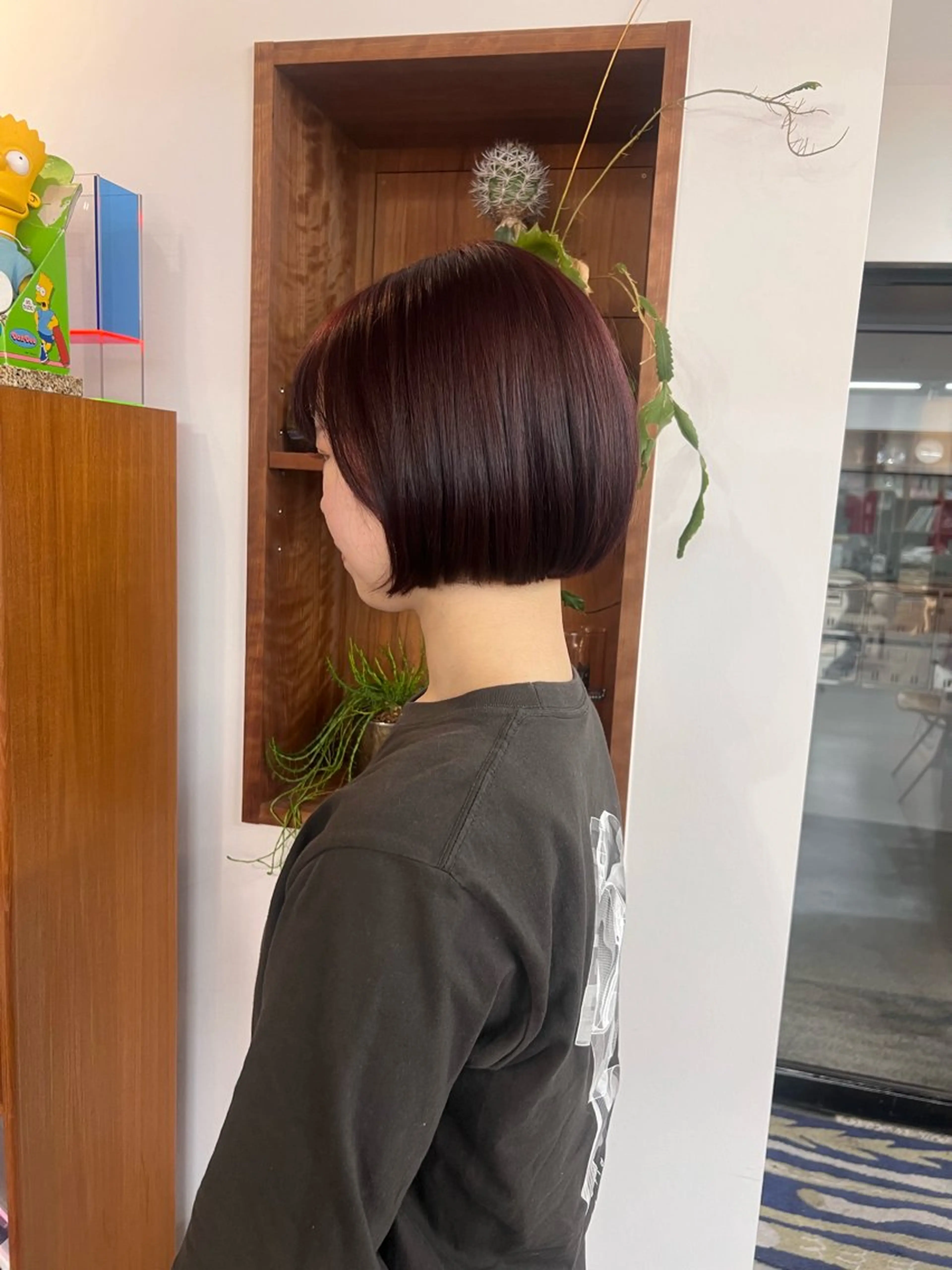 ショート ボブ カット ヘアカラー 石川 実咲のヘアスタイル