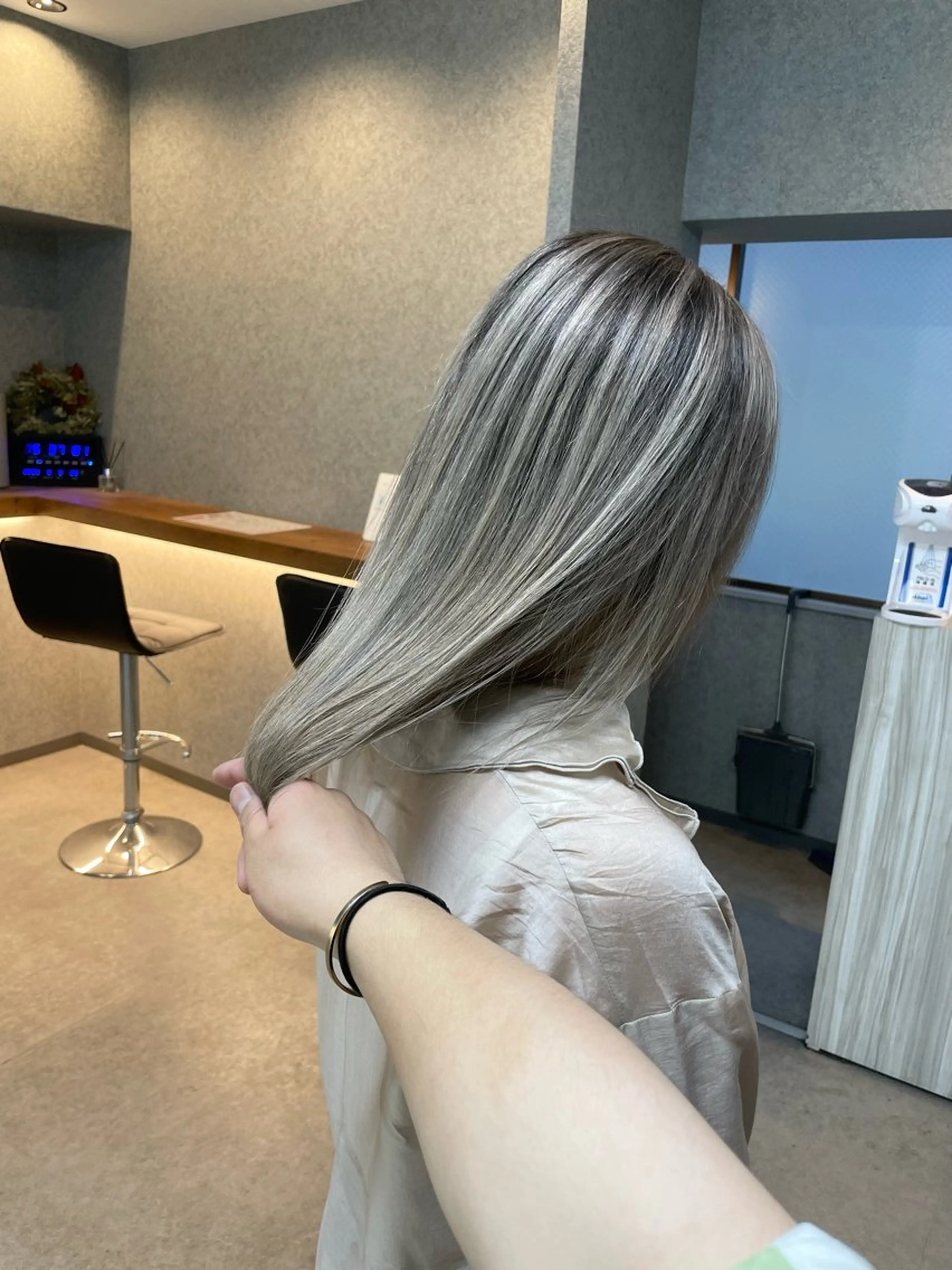 ミディアム レイヤーカット カット ヘアカラー 小嶋 司のヘアスタイル