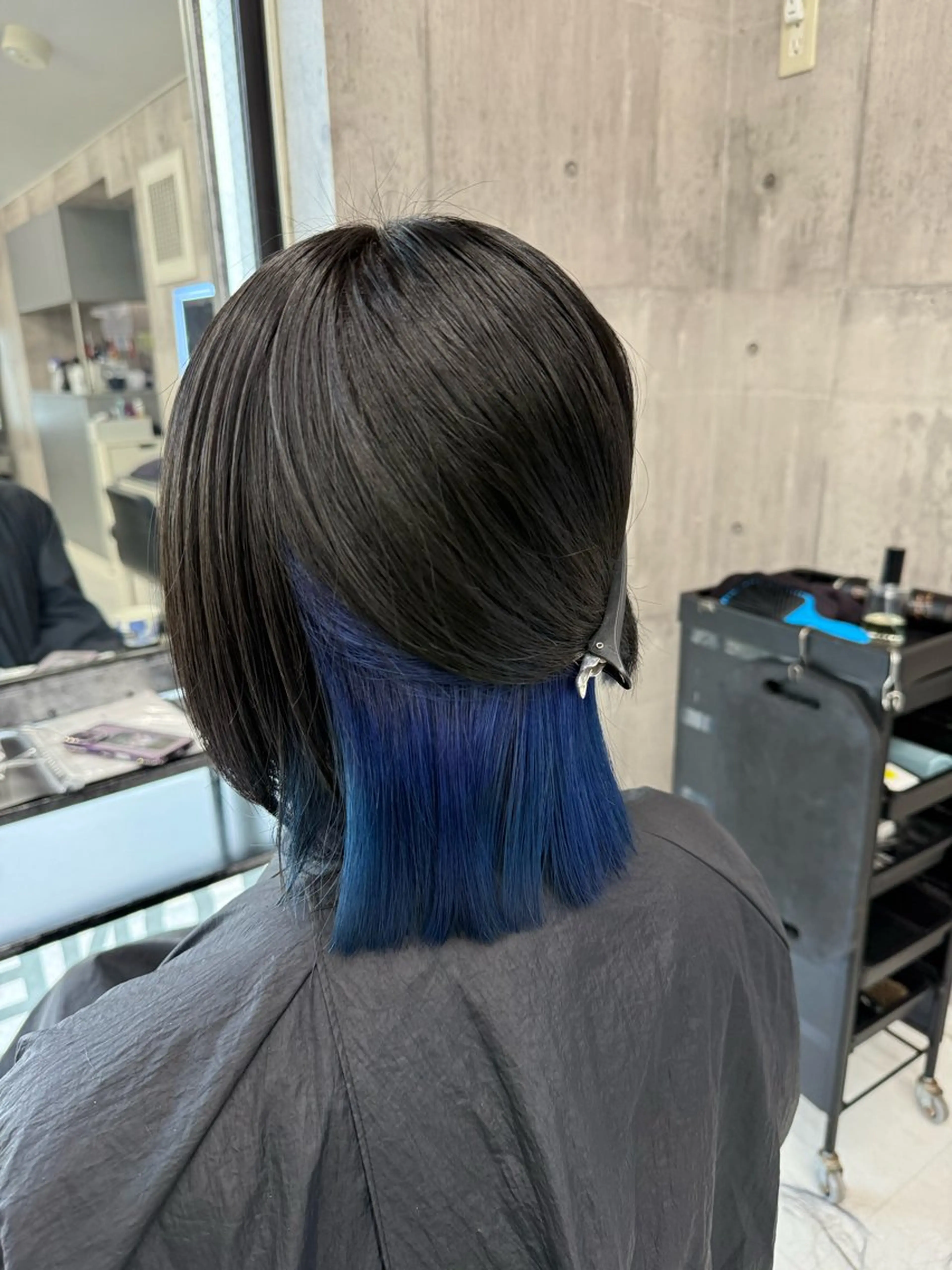 ミディアム カラー メンズ メンズバレイヤージュ メンズブリーチ メンズハイライト メンズハイトーン メンズインナーカラー ヘアカラー トリートメント ☁️かずき☁️青.紫 推し活カラー💫のヘアスタイル