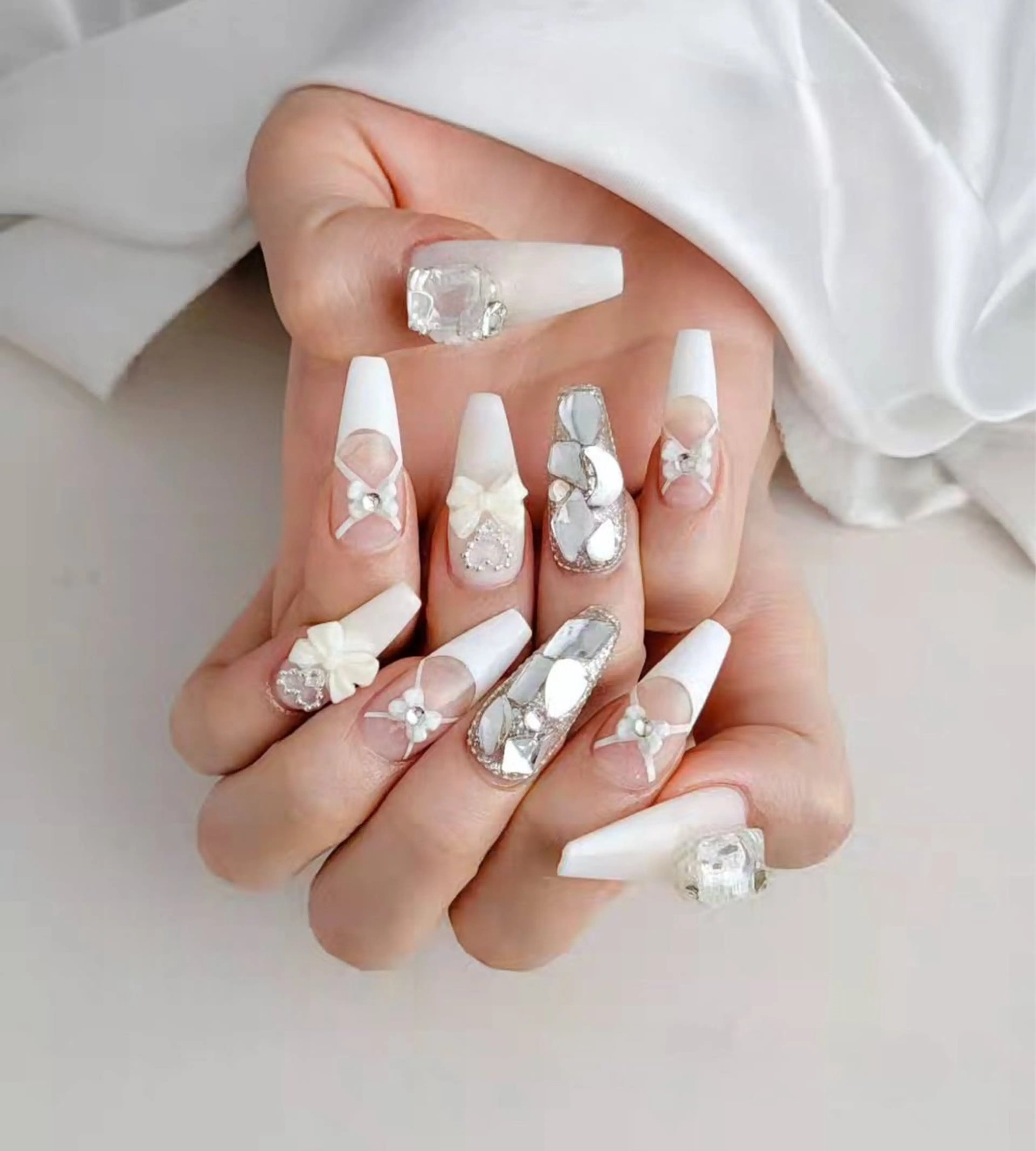 ネイル 成人式 キラキラネイル マグネットネイル ミラーネイル ニュアンスネイル ハンドネイル Hinaa 池袋のネイルデザイン
