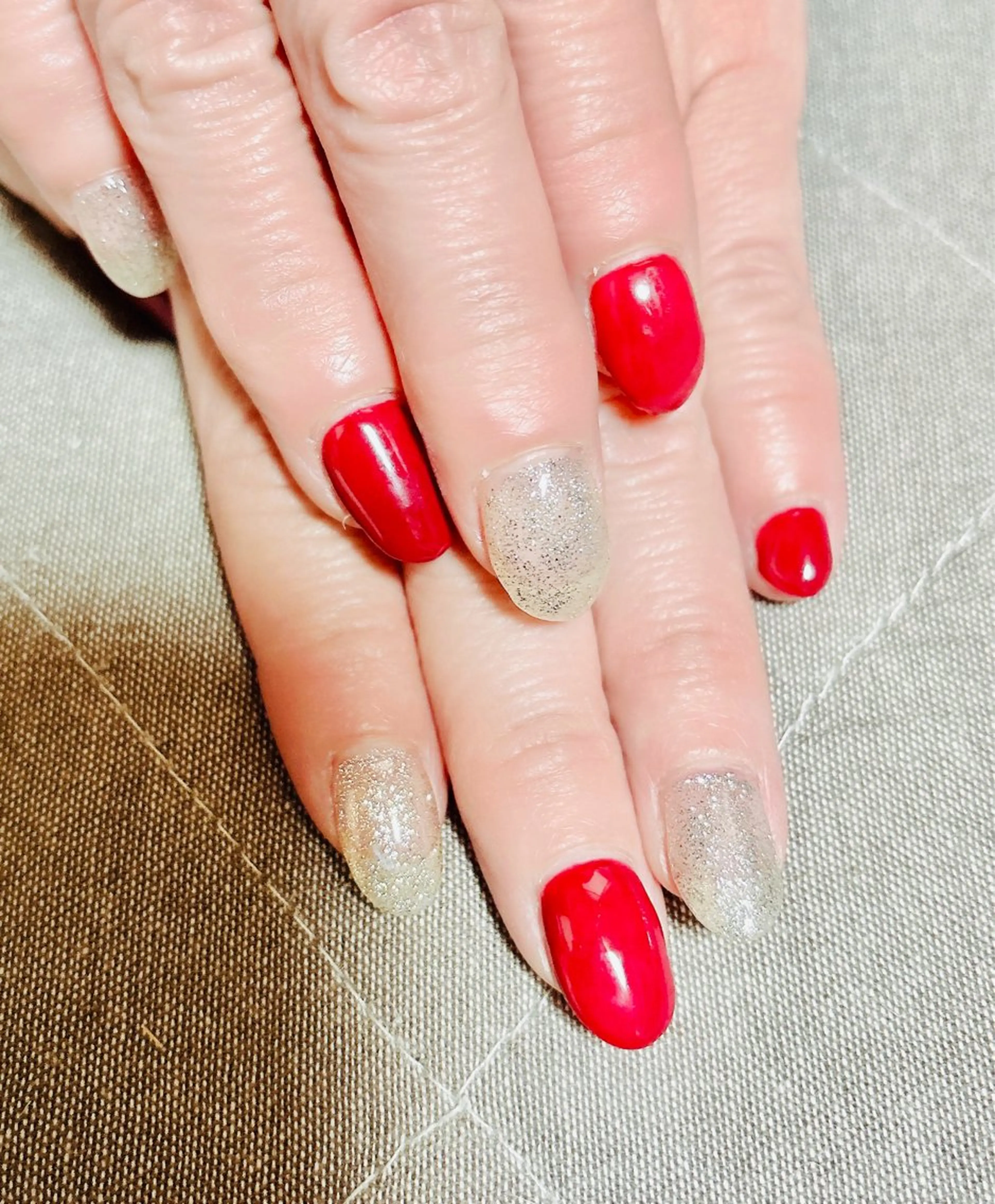 ネイル ラメ(グリッター) 赤色 YUMA/ ハチノジネイルのネイルデザイン