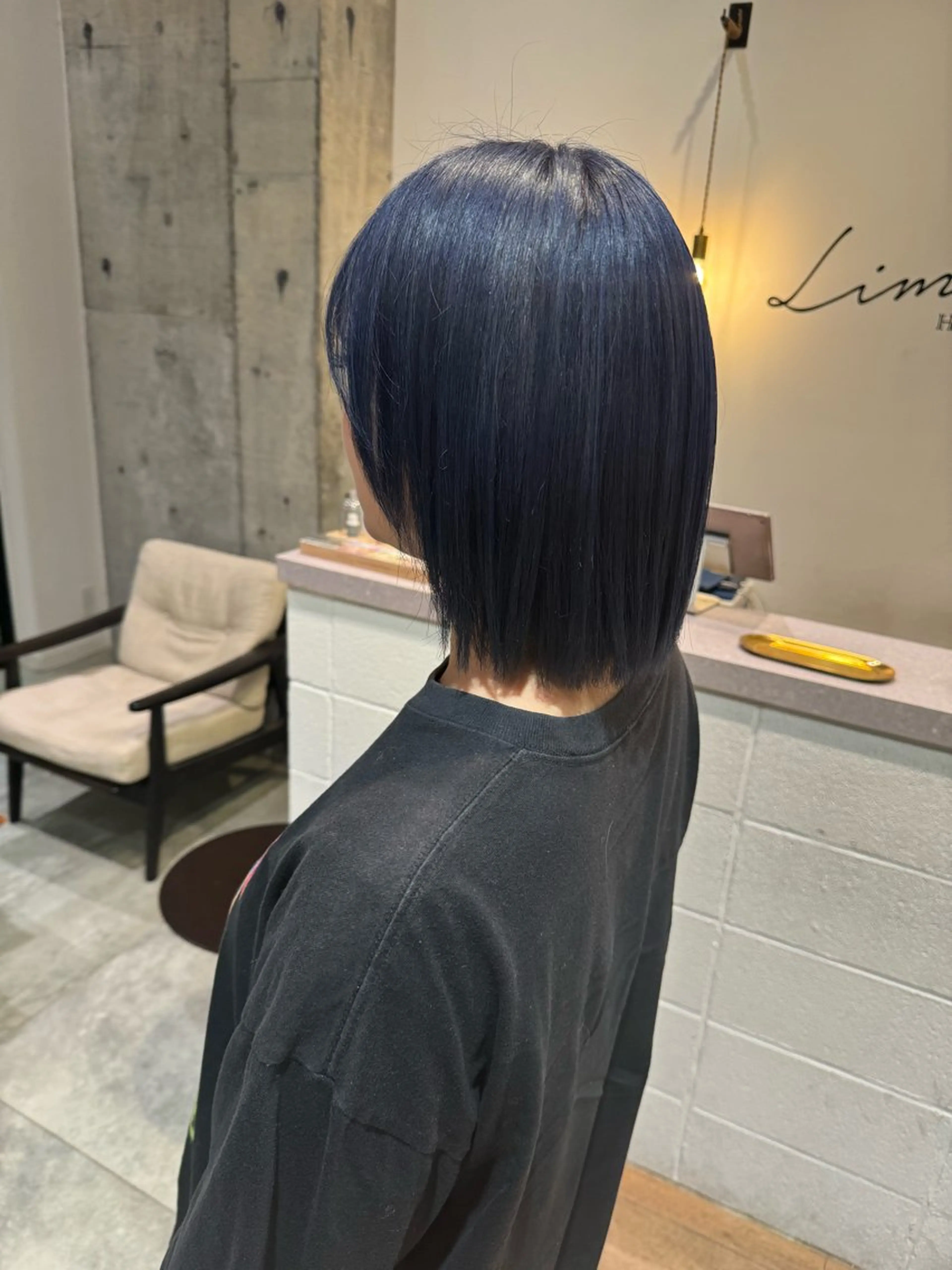 カラー ブリーチ ネイビーカラー 相羽 美空のヘアスタイル