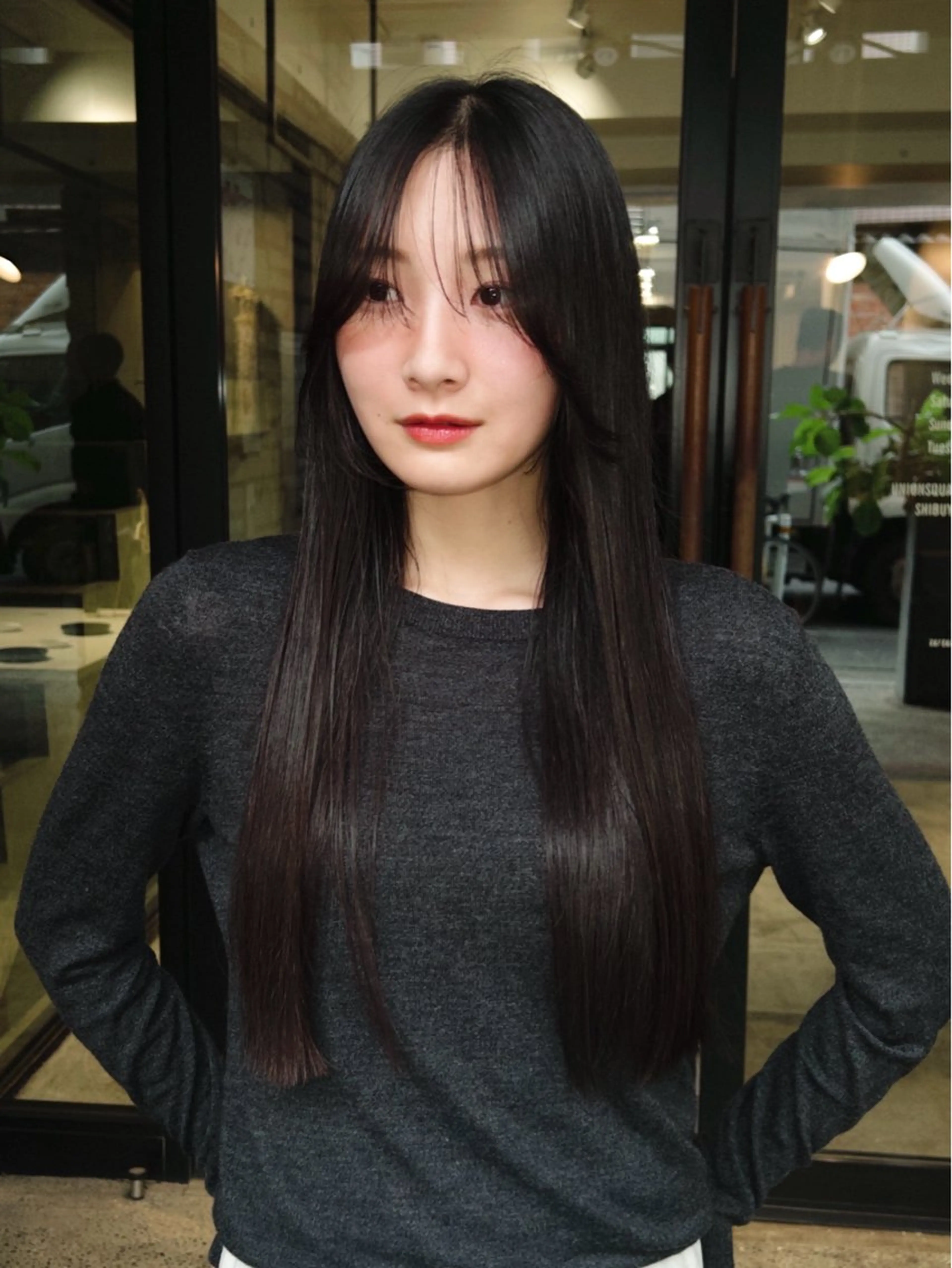 ロング NERO 伊藤 春紀のヘアスタイル