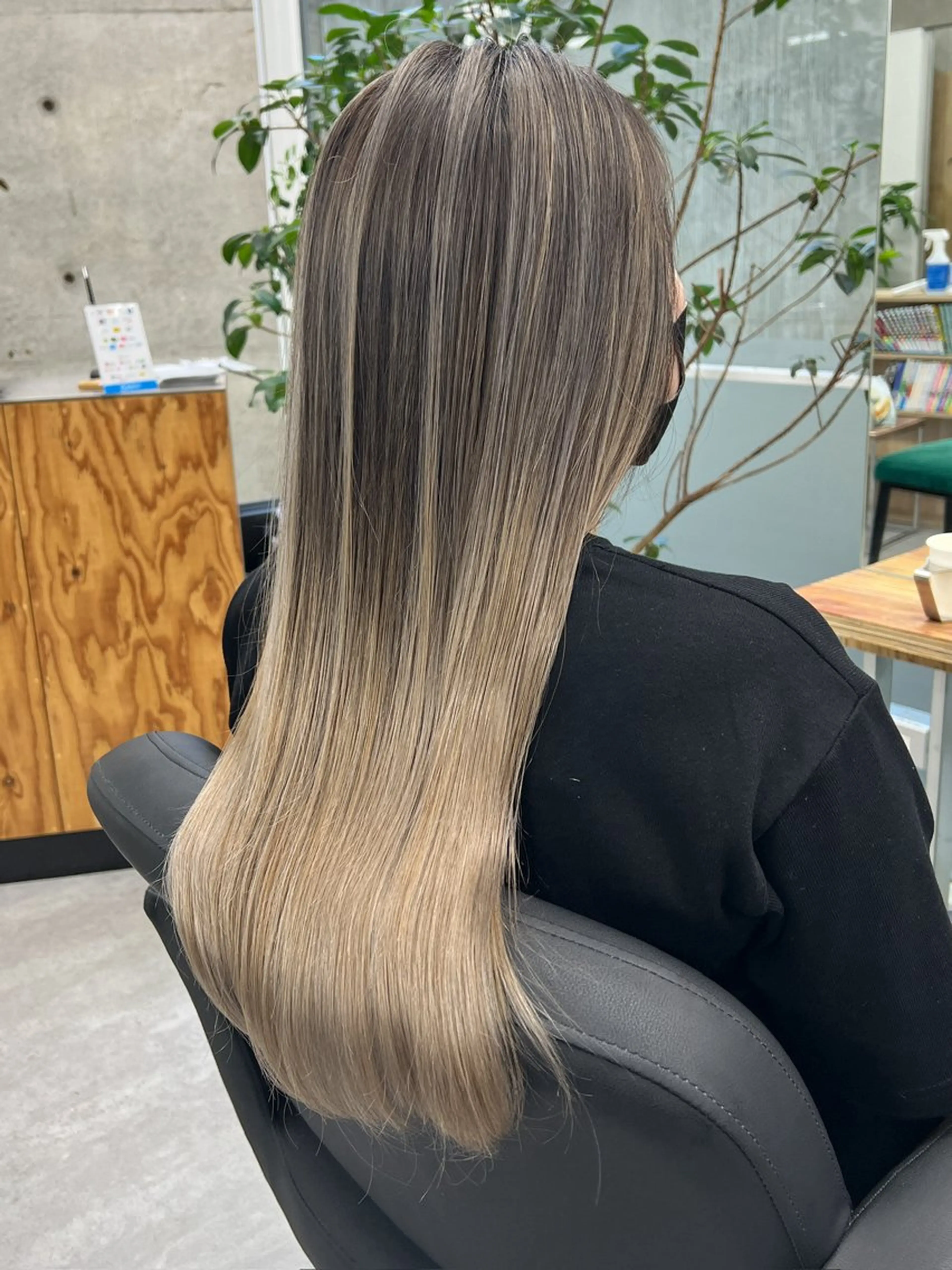 ロング カラー バレイヤージュ レイヤーカット ヘアカラー トリートメント welring hair salonのヘアスタイル