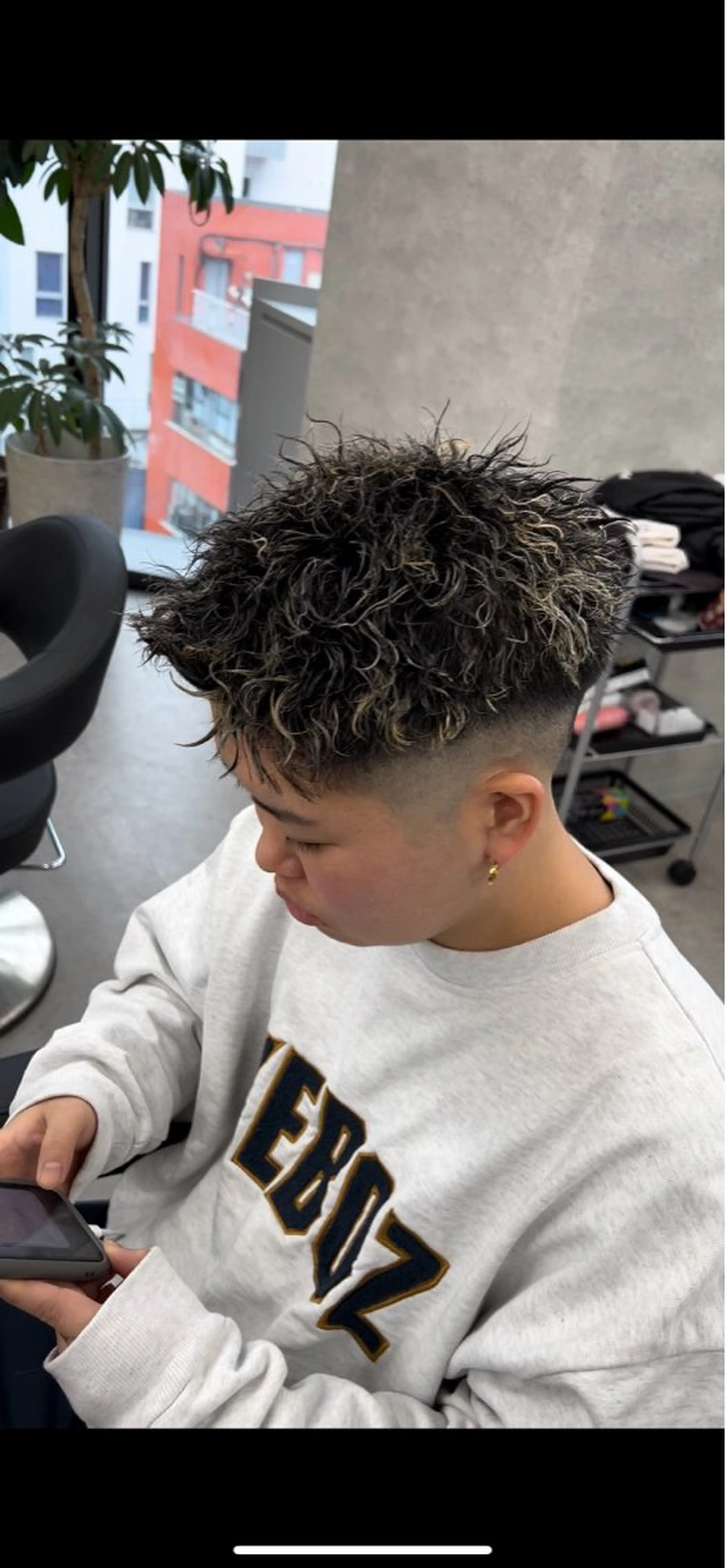 パーマ メンズ メンズパーマ 刈り上げ 新世代パーマ⚡️ の達人トモ⚡️のヘアスタイル