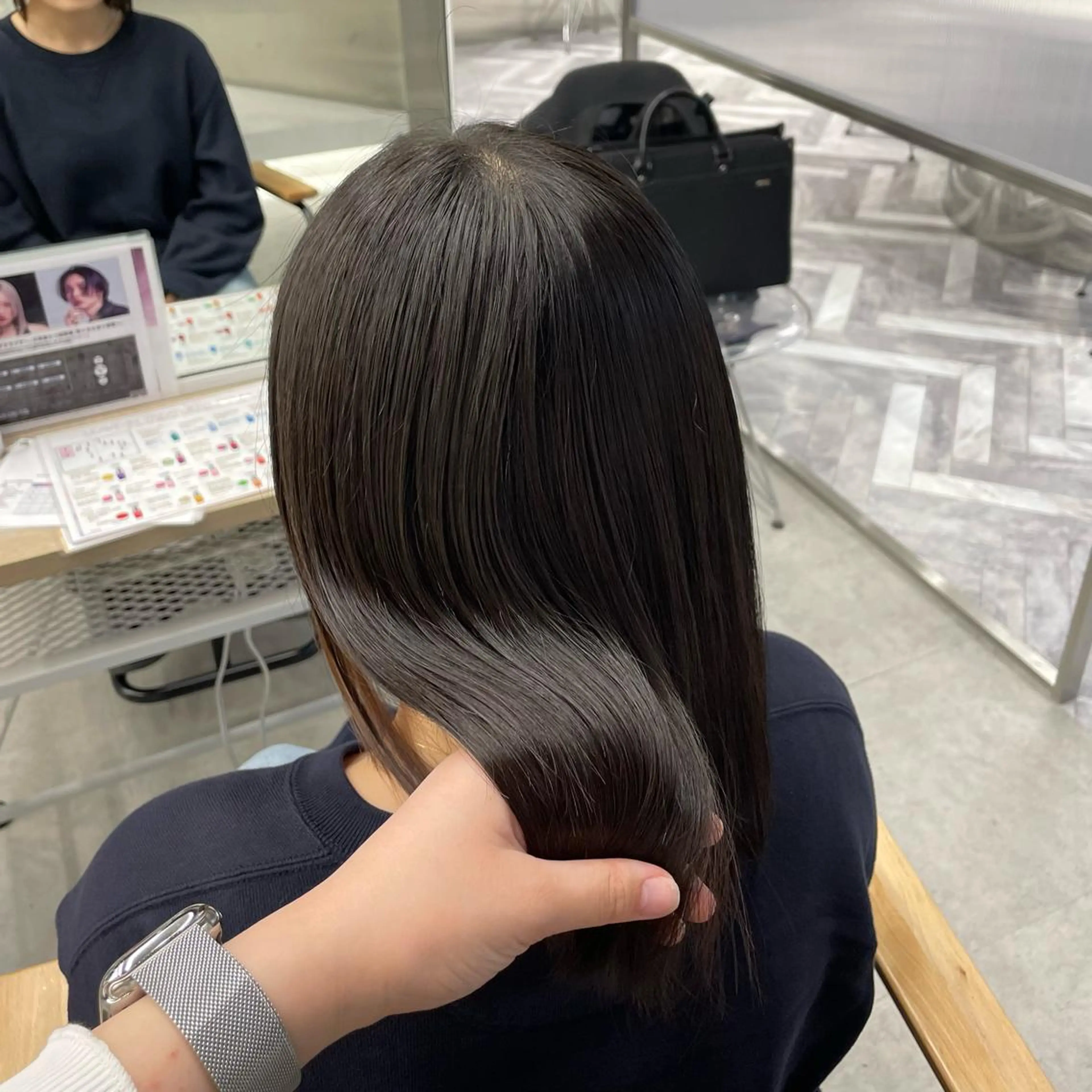 ロング 髪質改善 トリートメント クルミ/ 💕ワンホンネイルのネイルデザイン