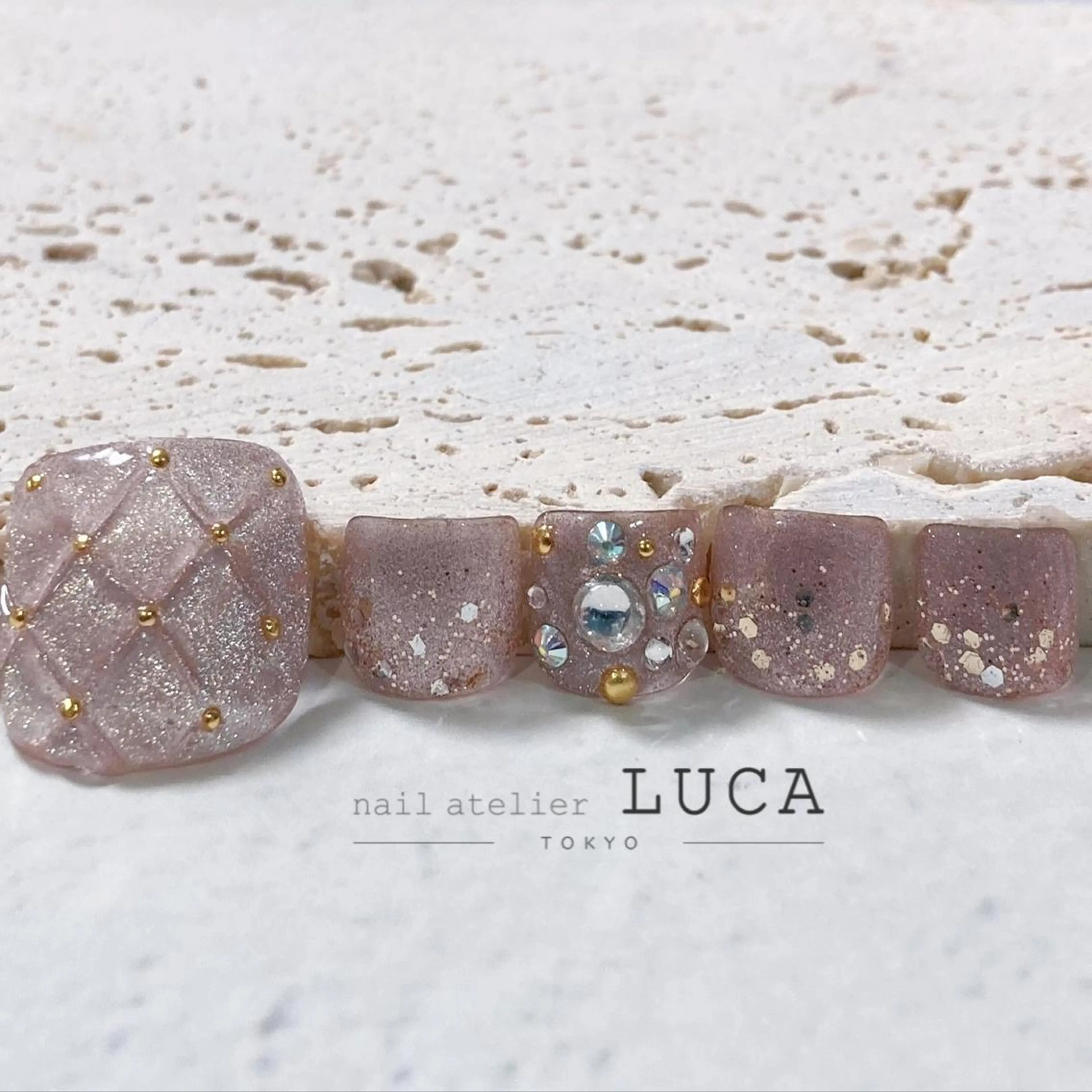 ネイル アートネイル オーロラネイル クリアネイル 長さ出し フットネイル フットネイル ネイルアトリエルカ スタッフのネイルデザイン