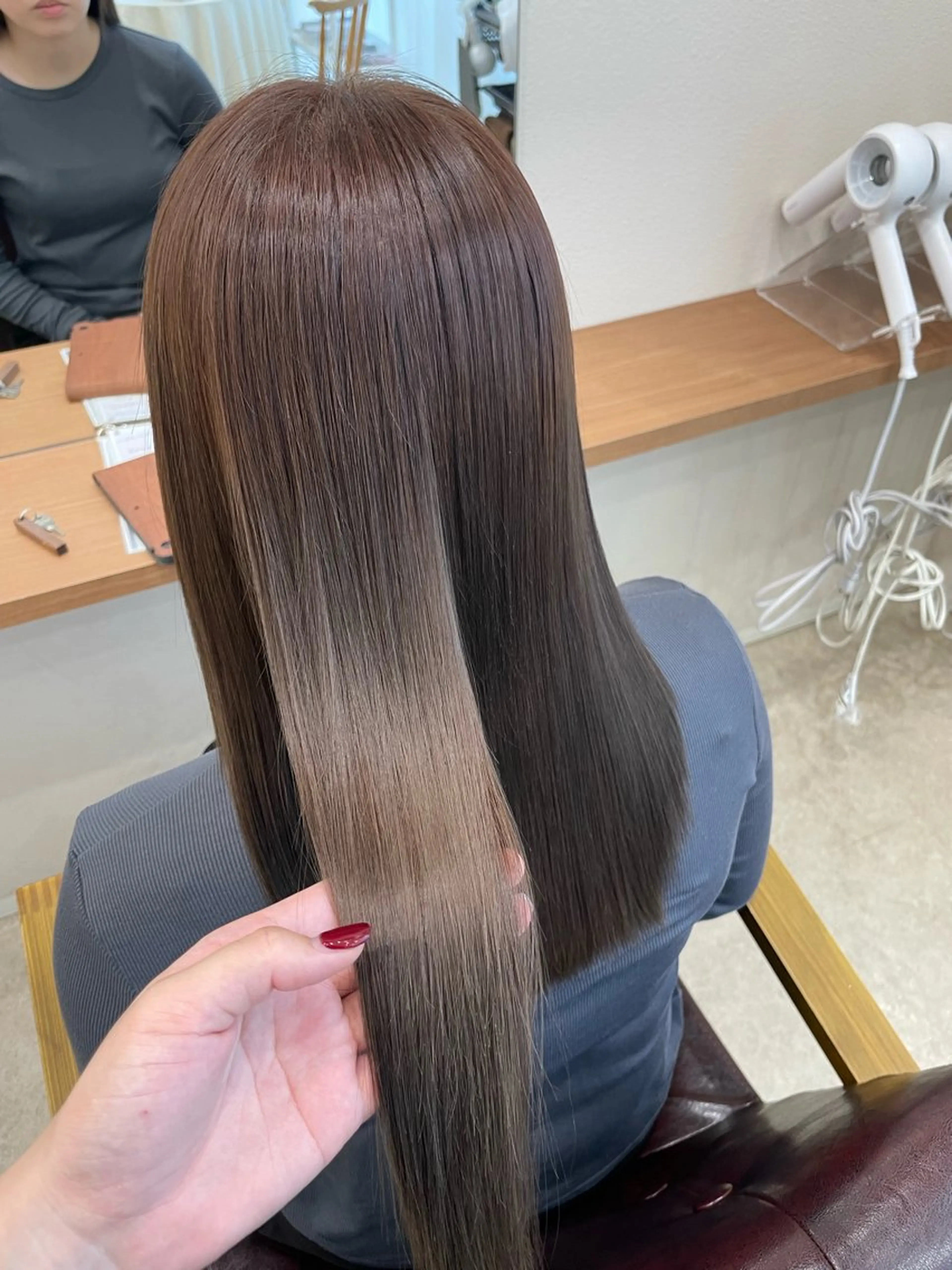 セミロング ヘアカラー トリートメント 鈴木 梨瑚のヘアスタイル