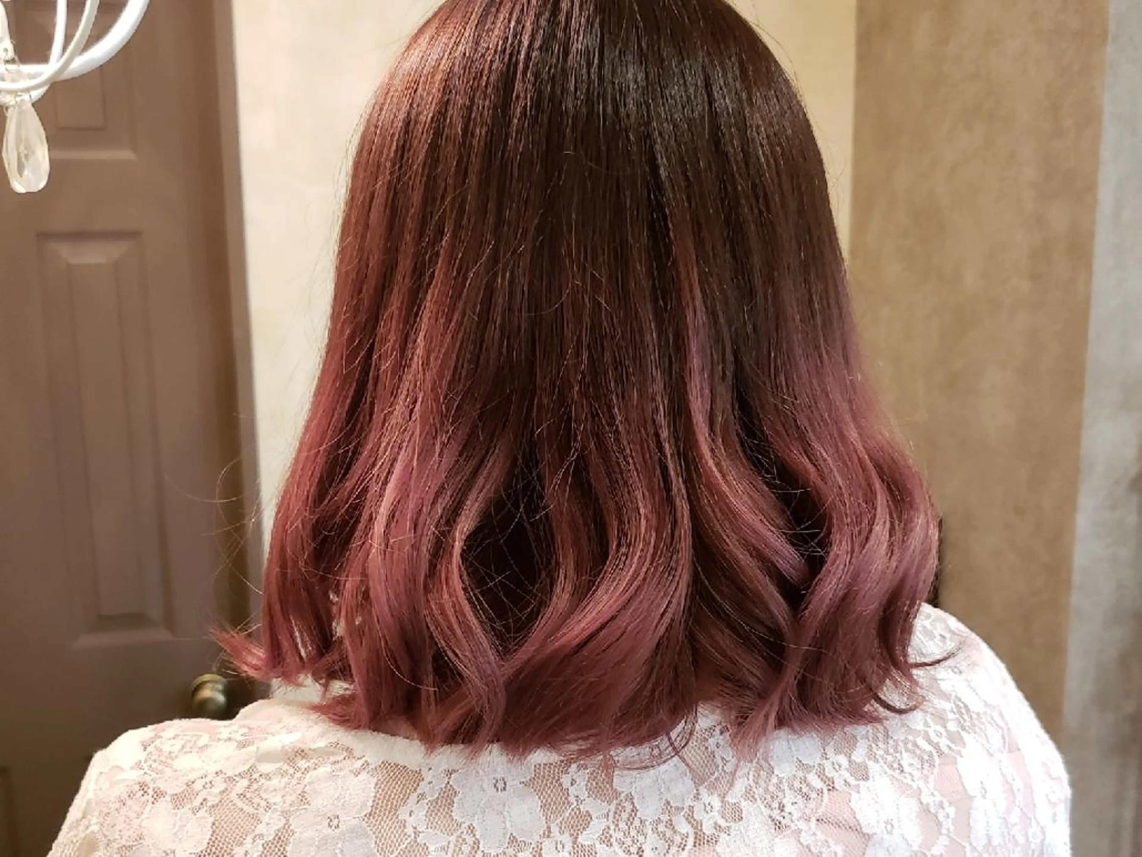 ミディアム カラー ブリーチ ケアブリーチ グラデーションカラー Magic Mush のヘアスタイル