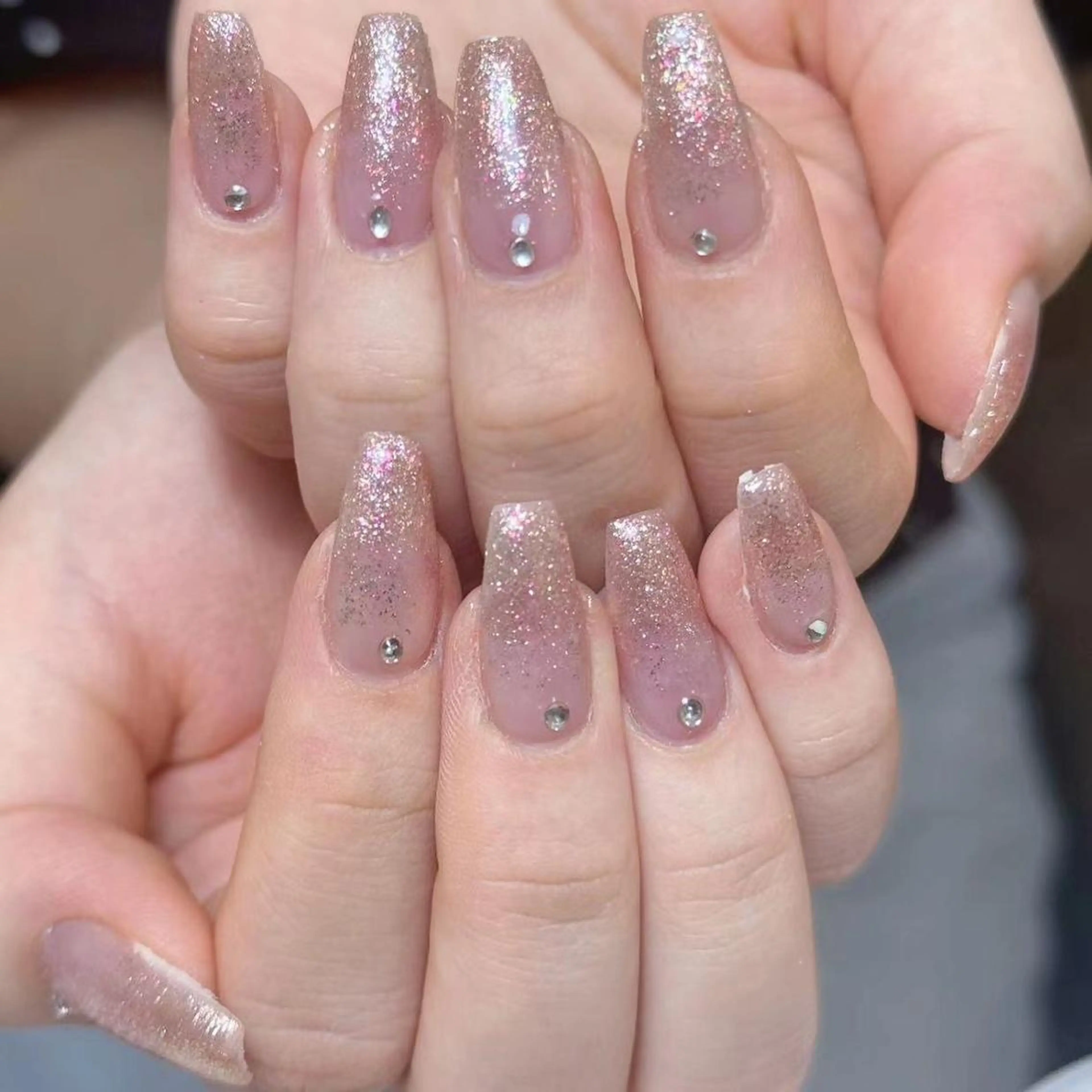 ネイル アートネイル オーロラネイル ガーリー キラキラネイル 韓国ネイル ハンドネイル ハンドケア Plenty 🚢のネイルデザイン