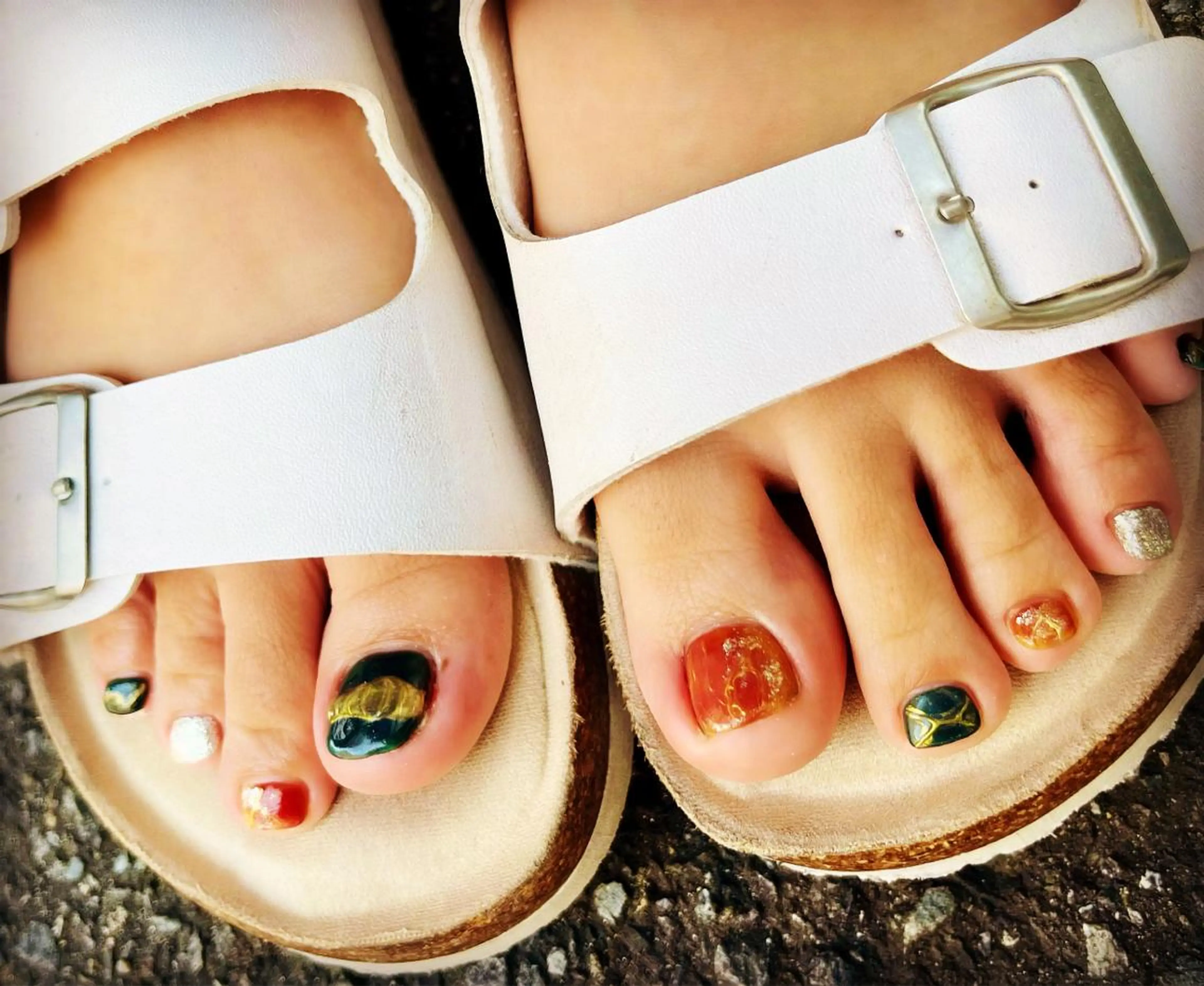 ネイル べっ甲ネイル フットネイル キラキラネイル 韓国ネイル ミラーネイル フットネイル Nail Salon　Ｋのネイルデザイン