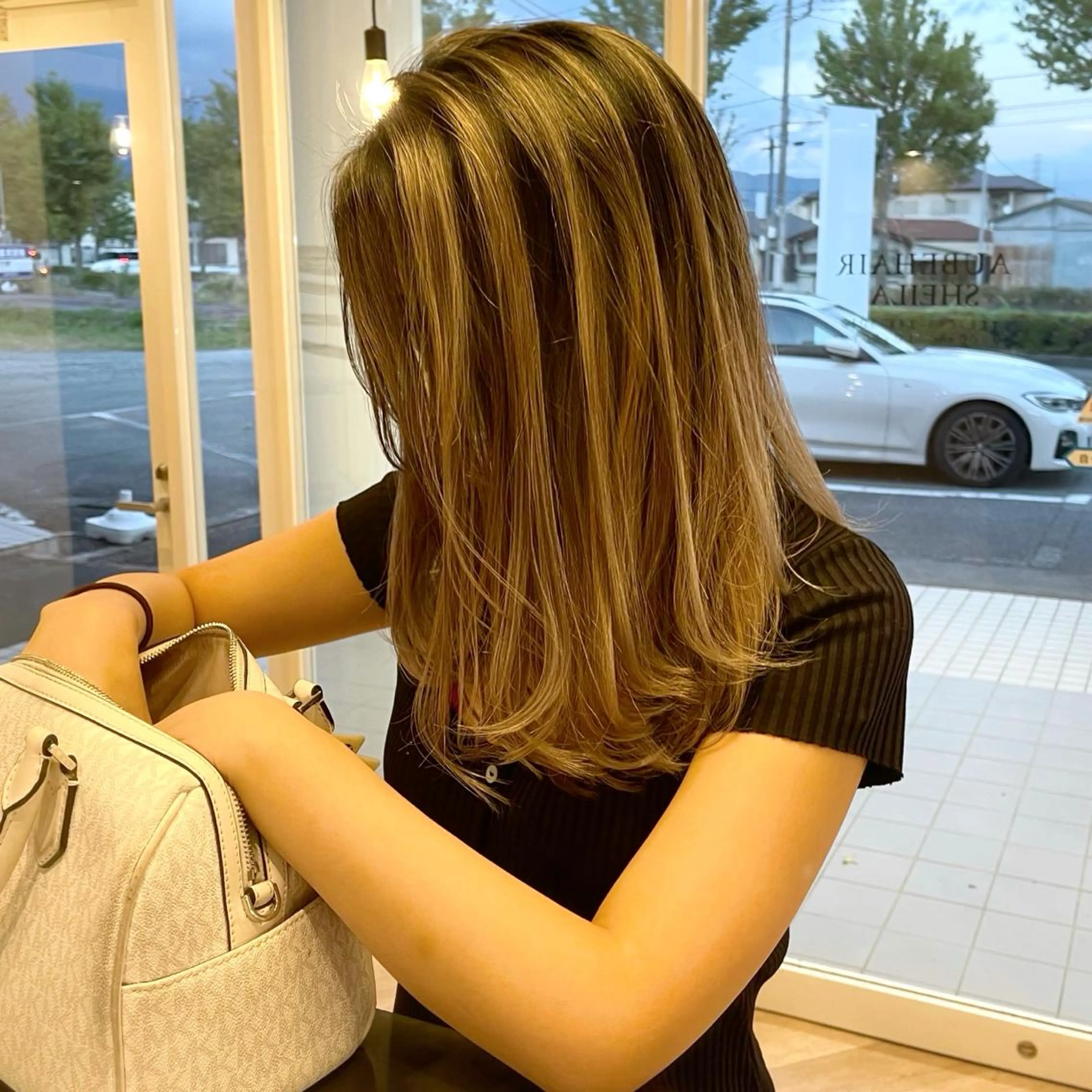 ミディアム カラー ヘアアレンジ バレイヤージュ デザインカラー ハイライトカラー 外国人風カラー ハイライト カット ヘアカラー トリートメント アンドウ ユウ/ レイヤーカット/韓国のヘアスタイル