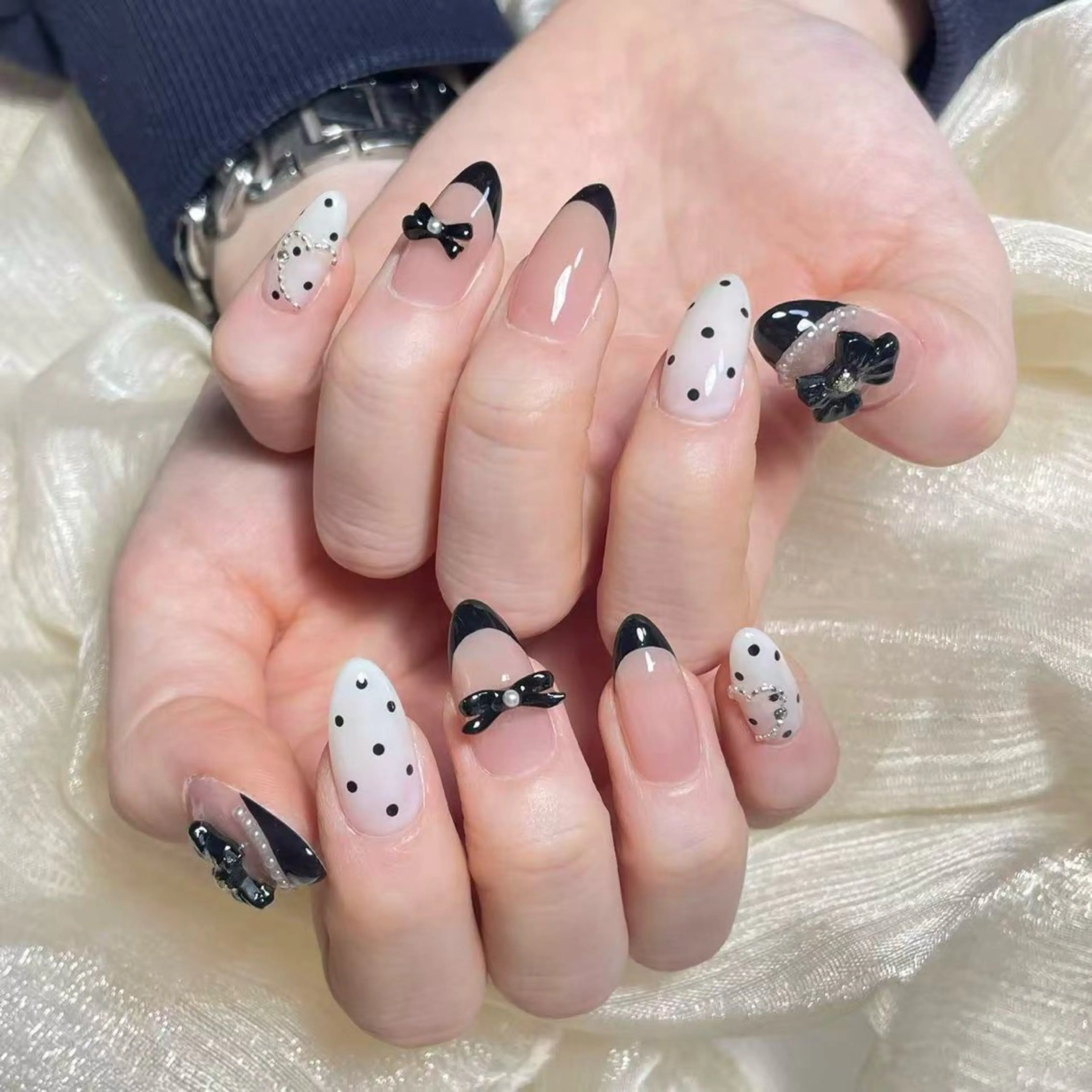 ネイル オーロラネイル チークネイル フレンチネイル ジェルネイル ガラスフレンチ ハンドネイル ハンドケア Nail Jolieのネイルデザイン