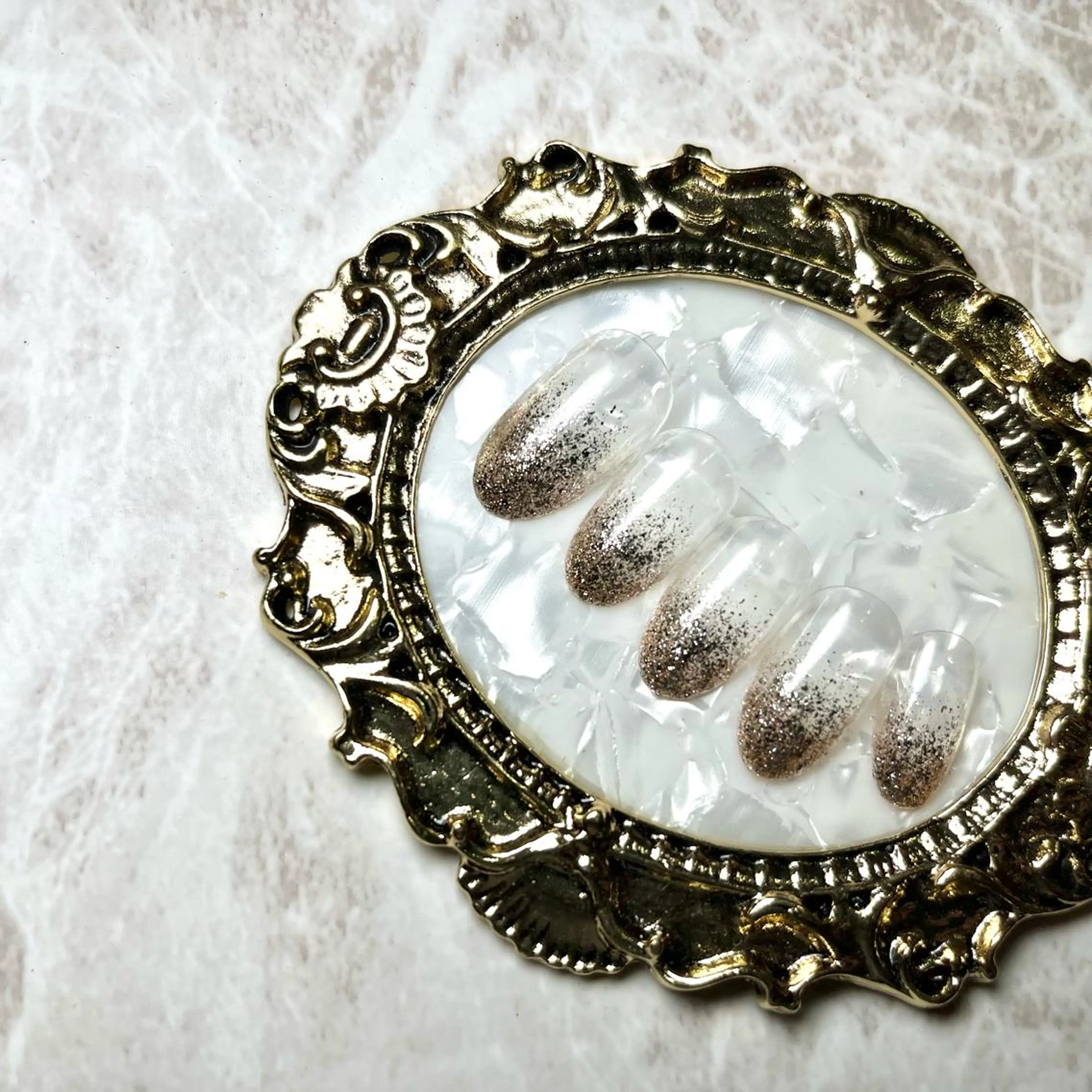 ネイル フットネイル フレンチネイル ジェルネイル ラメ(グリッター) ラメグラデーション 𝐍𝐄𝐎 𝐉𝐔𝐑𝐈のネイルデザイン