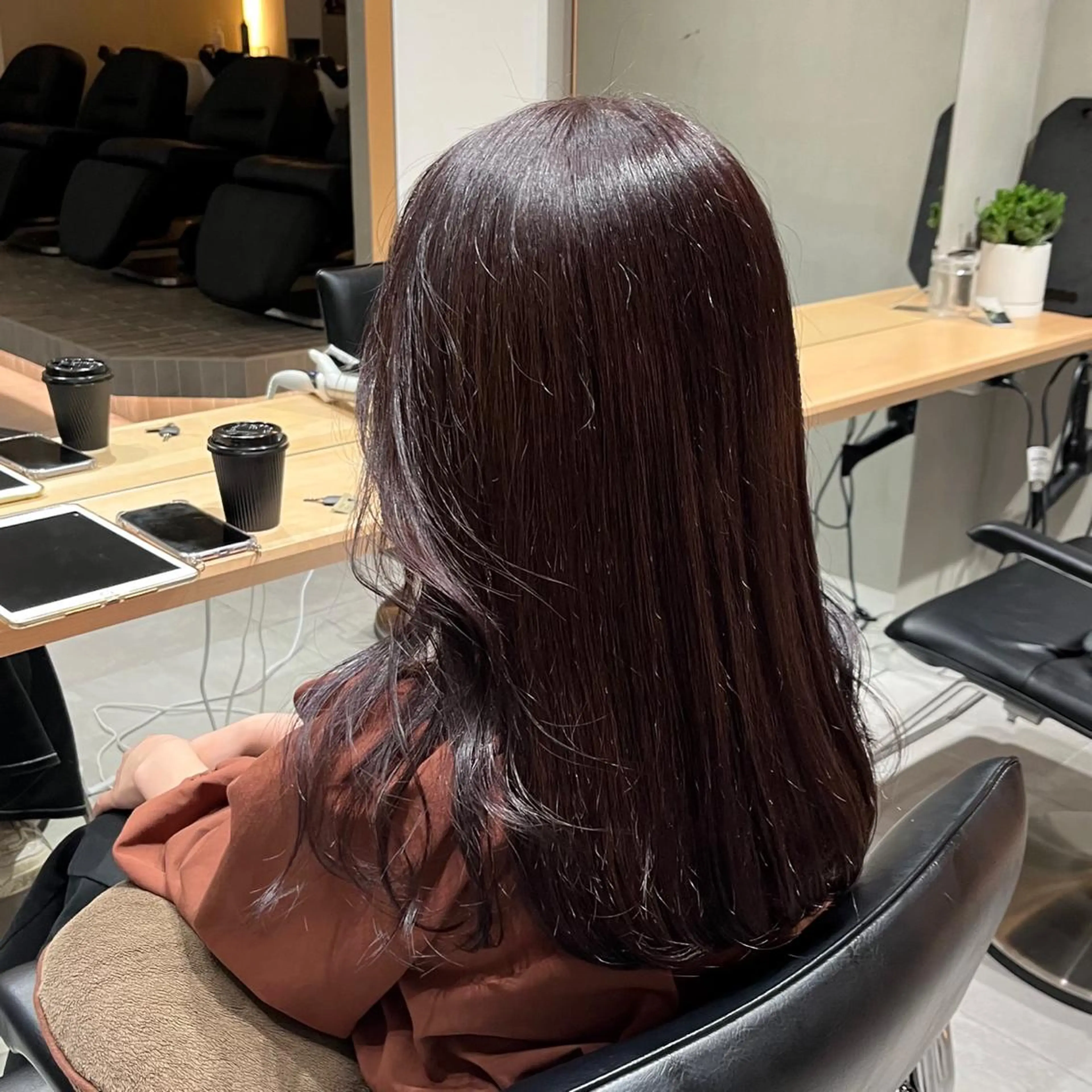 セミロング カラー ラベンダーカラー ナミ🩶暗髪/暖色 ❤️/透明感/縮毛のヘアスタイル