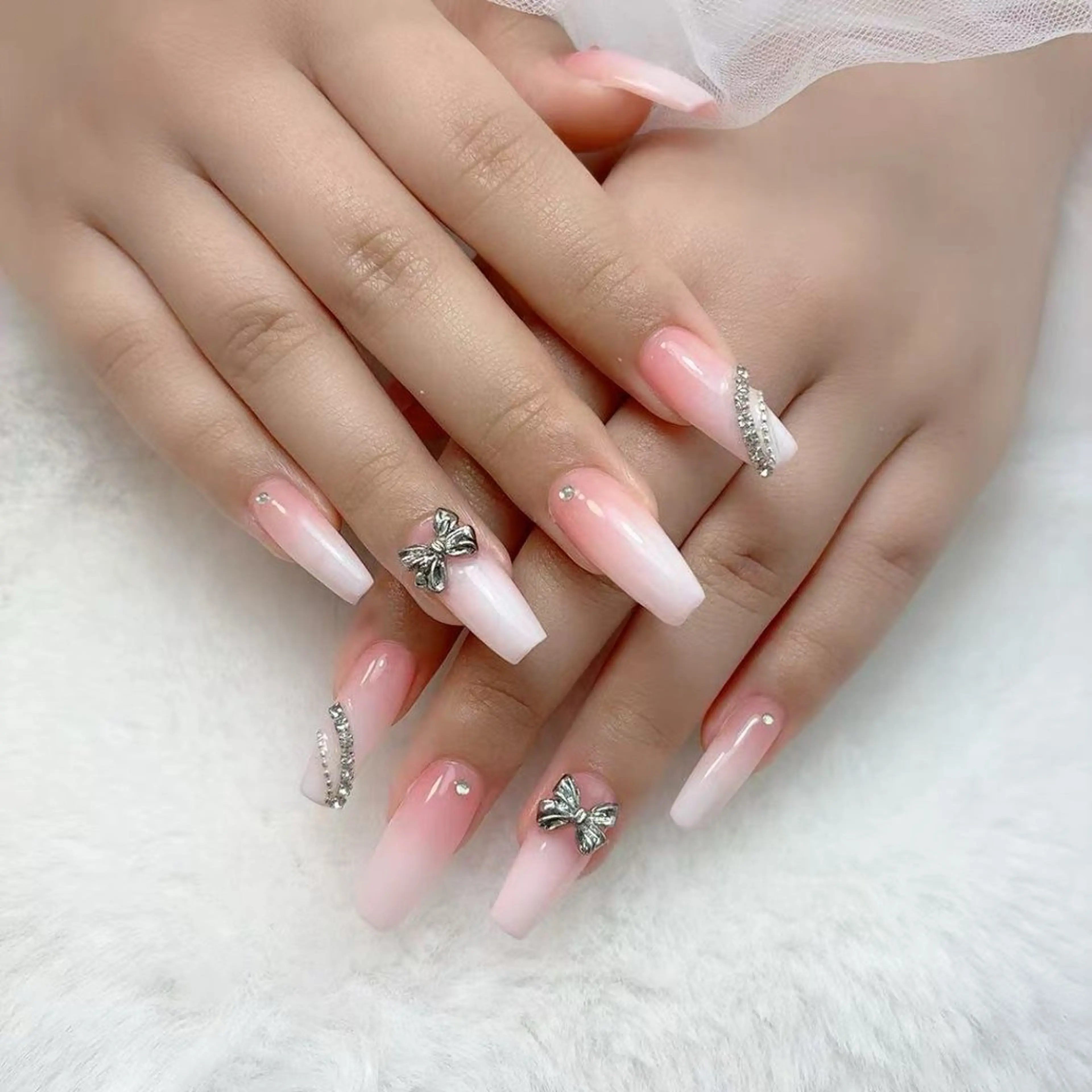 ネイル フットネイル ジェルネイル マグネットネイル パラジェル ハンドネイル B·U Nail大宮 長さだし専門店のネイルデザイン