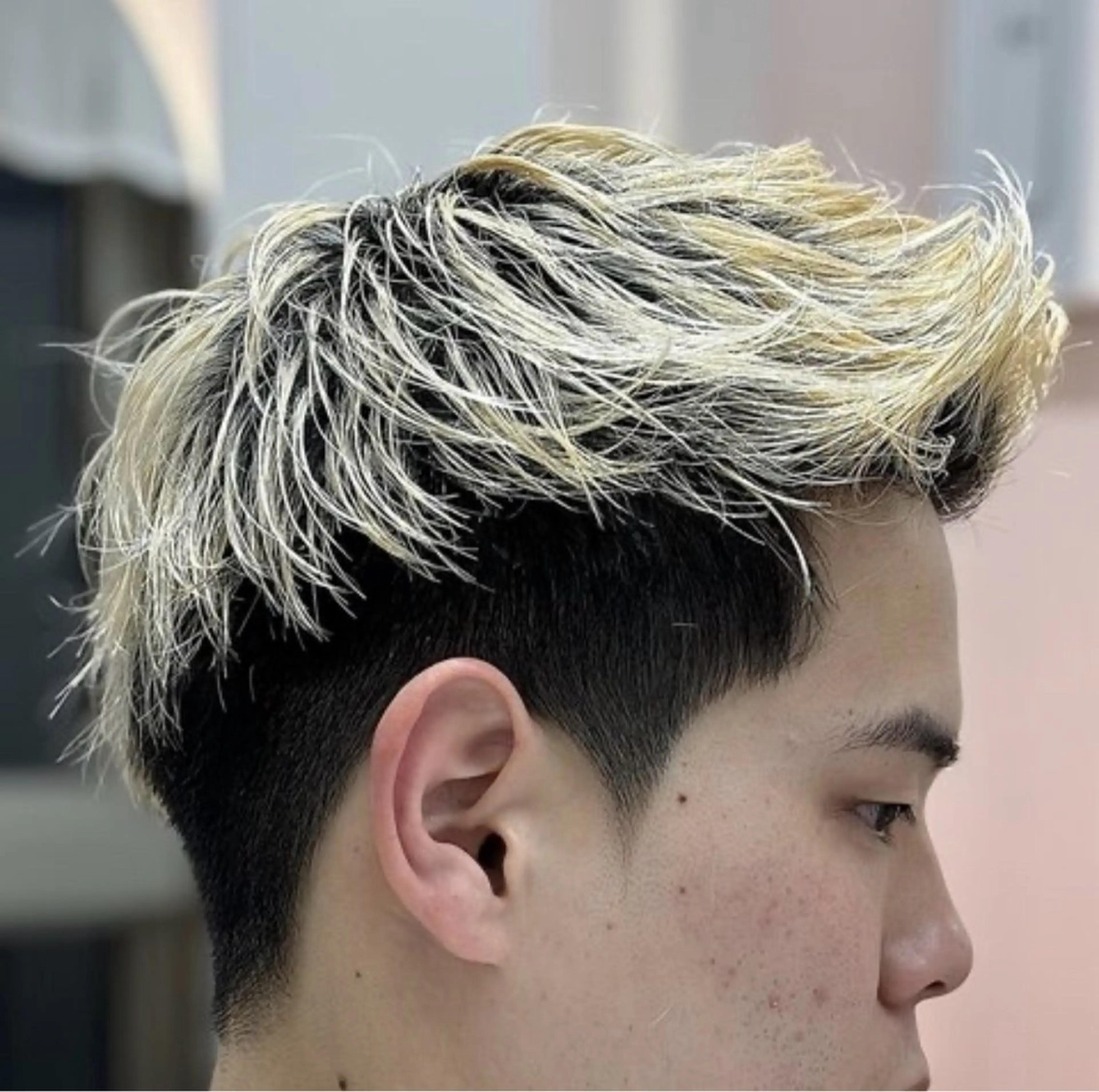 ショート カラー ブリーチ カット ヘアカラー メンズ特化/久保 歩夢のヘアスタイル
