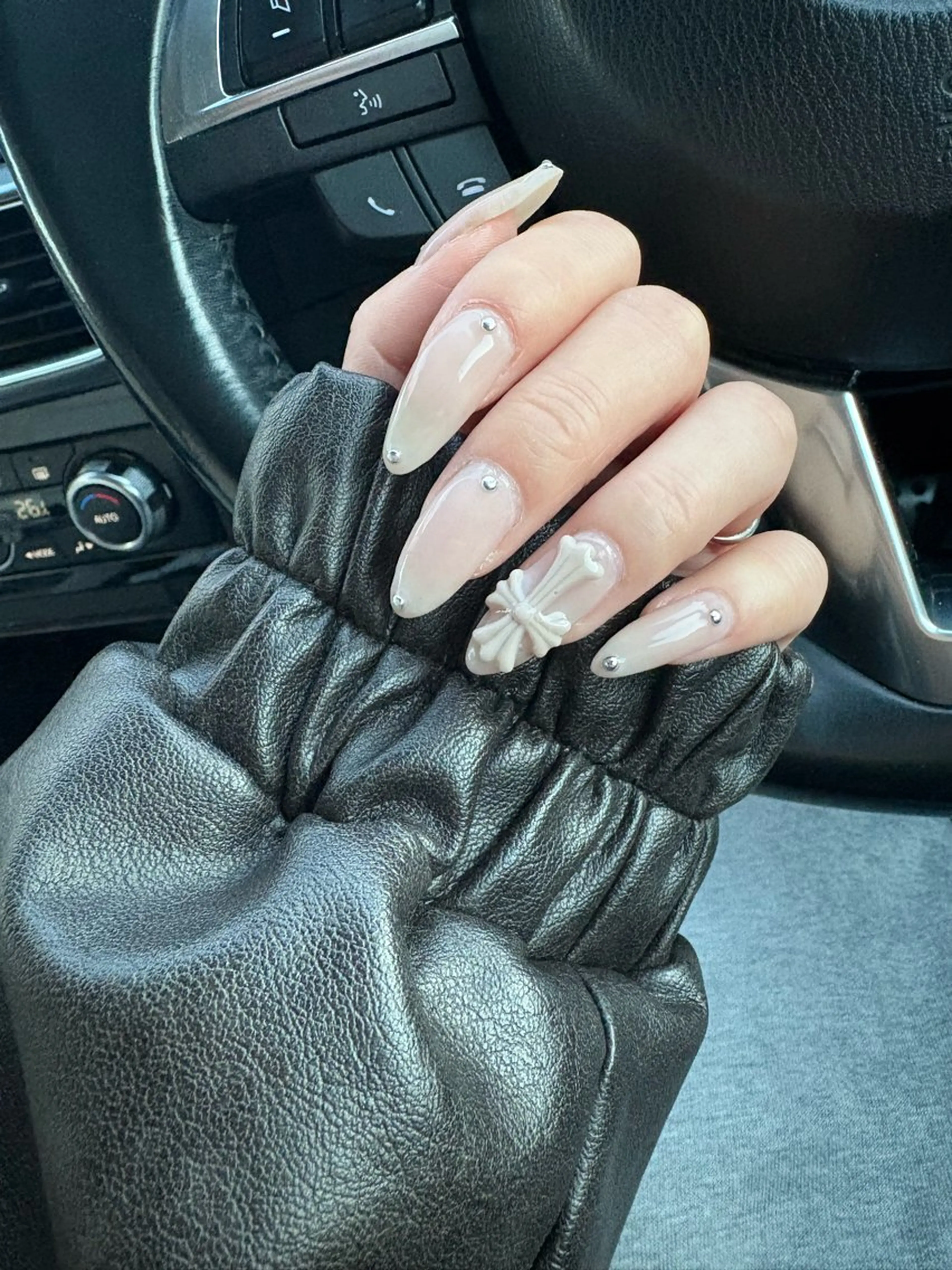 ミディアム ハンドネイル ワンホンネイル/ 韓国ネイルMAKIのネイルデザイン