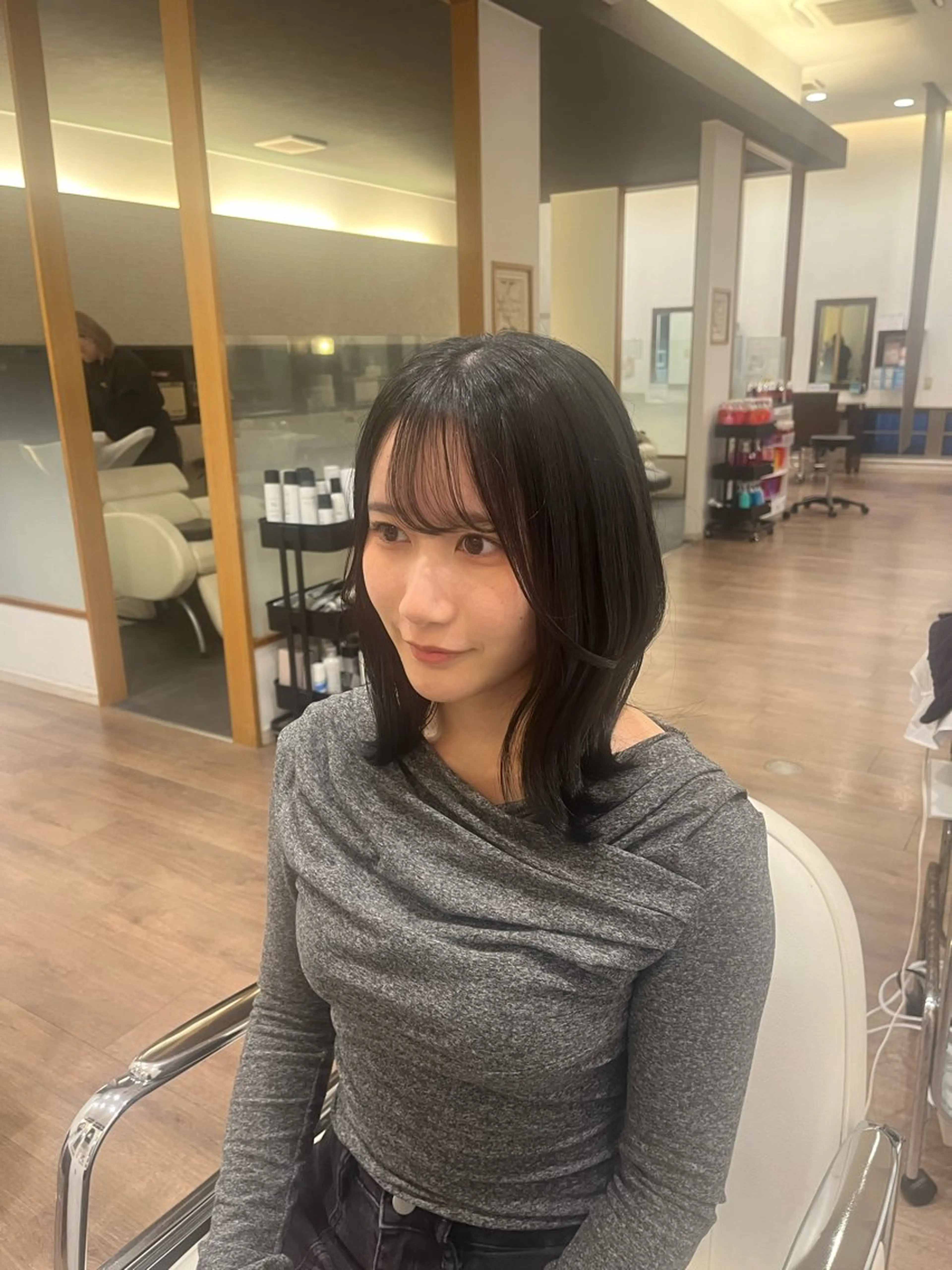 ミディアム ヘアカラー 甲斐 愛梨のヘアスタイル