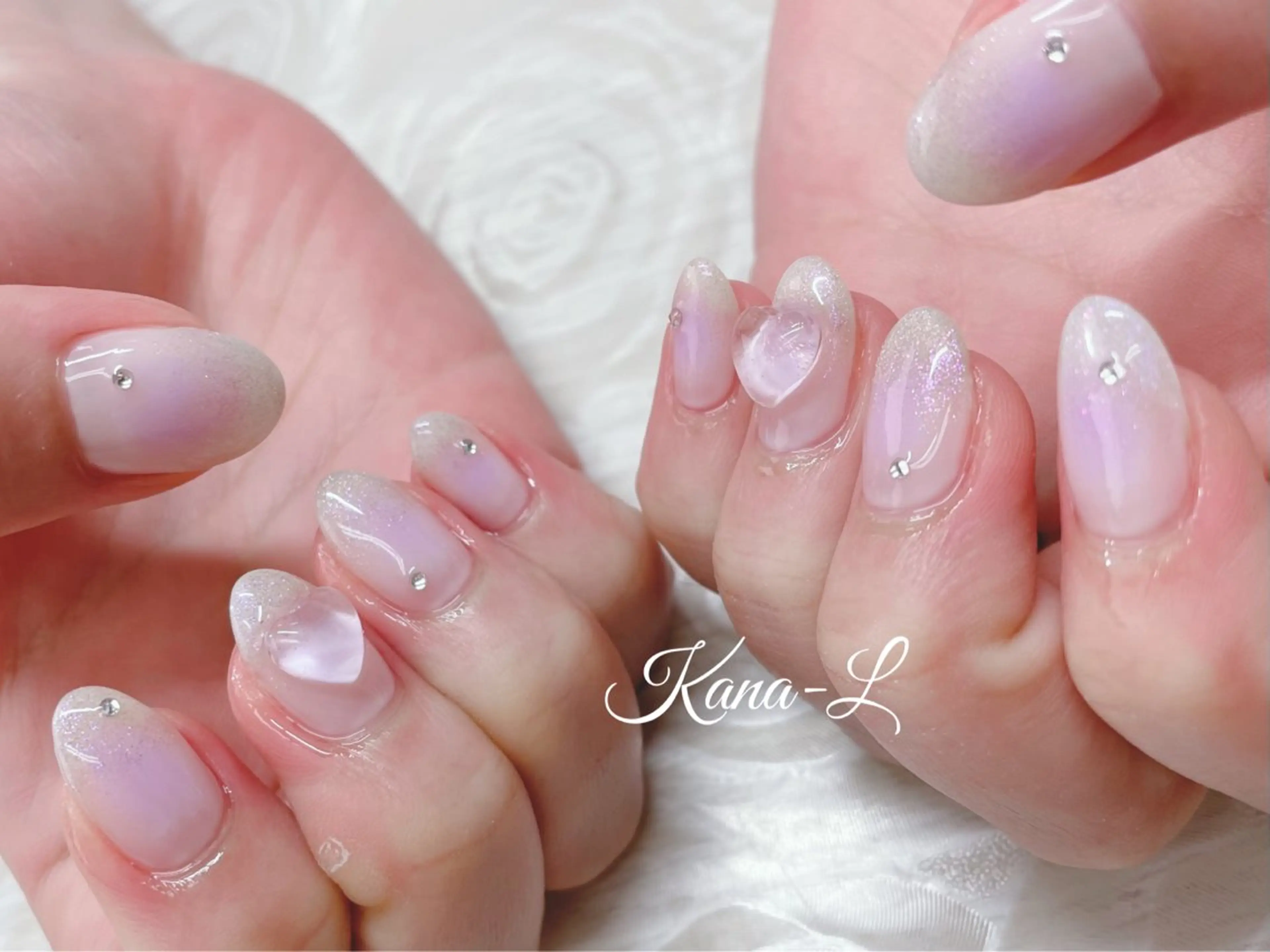 ネイル チークネイル ジェルネイル グラデーション ハート キラキラネイル 芦辺 香奈のネイルデザイン