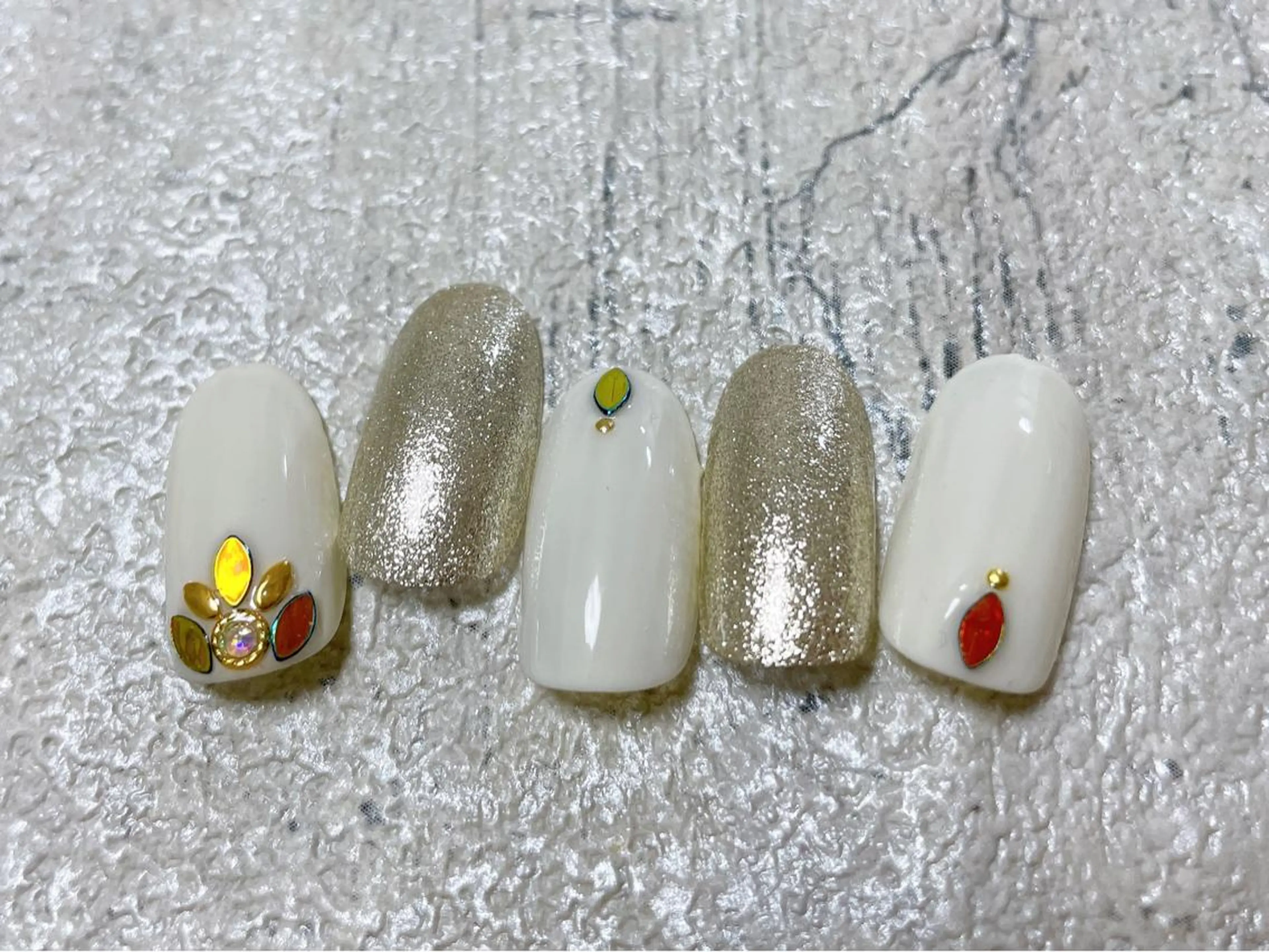 ネイル オーロラネイル フラワーネイル フットネイル フレンチネイル ジェルネイル mogunail &blowのネイルデザイン